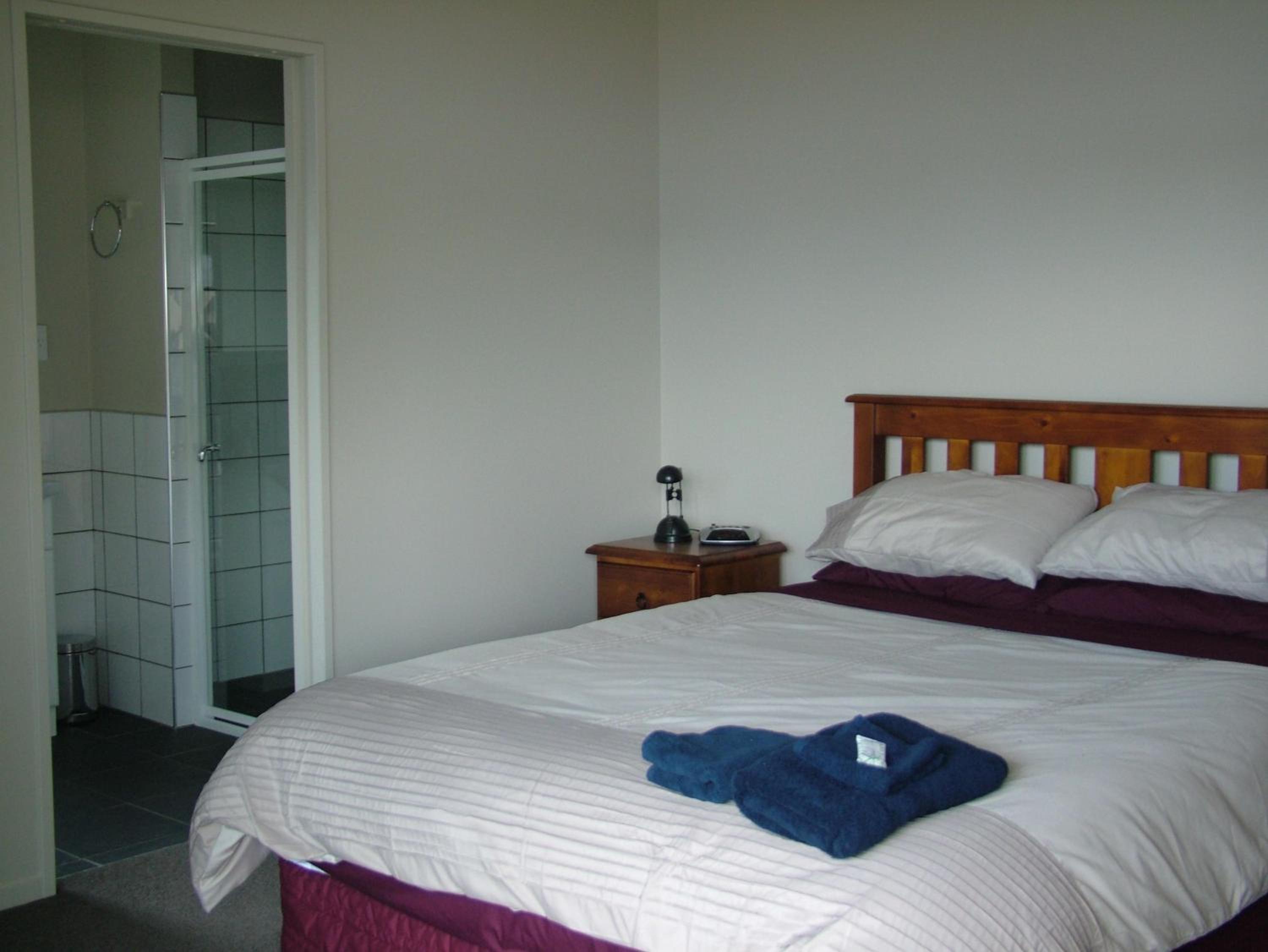 Three-Bedroom Apartment - Photo 3