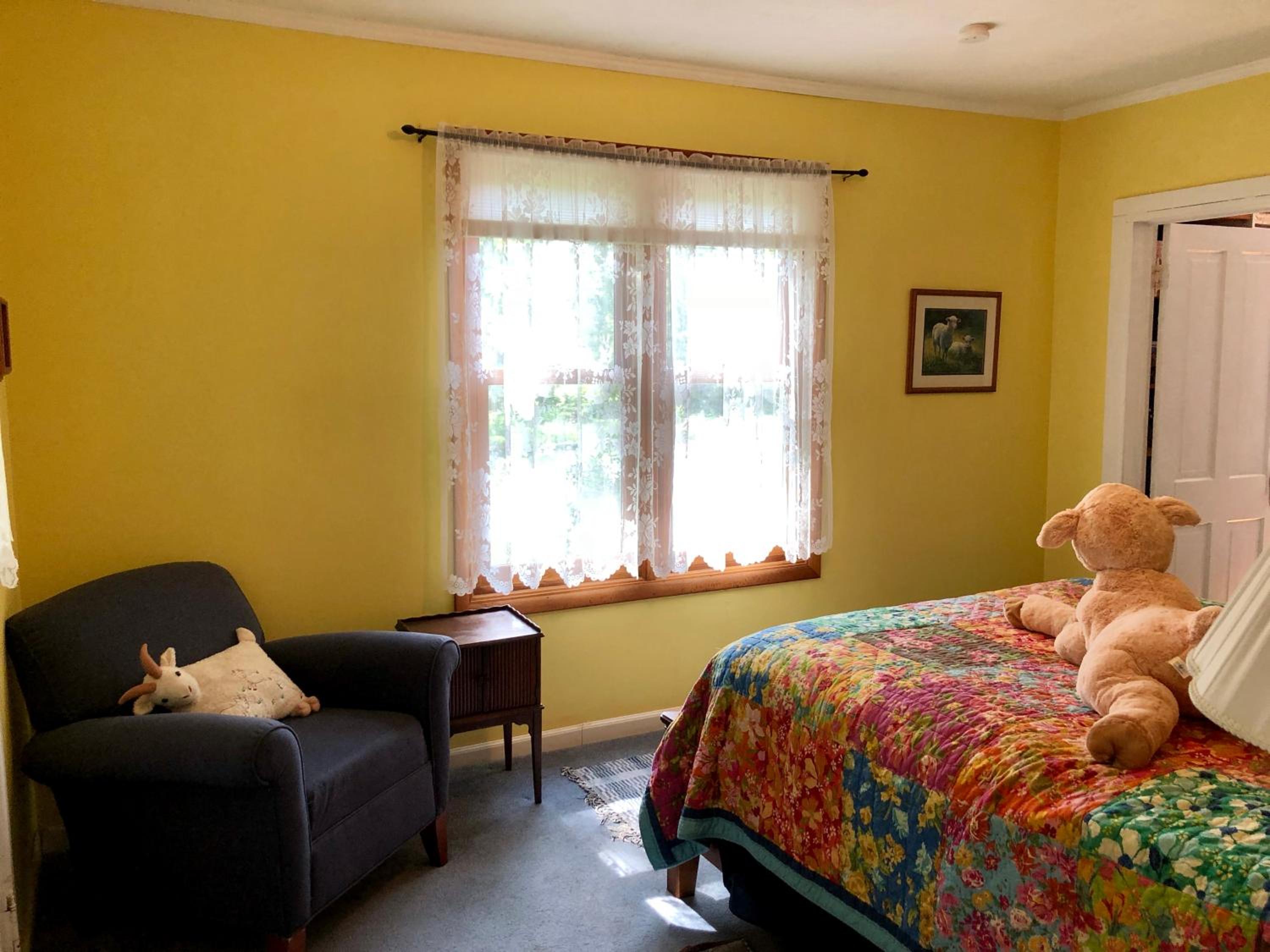 Double Room with Private Bathroom (Yellow) photo 2
