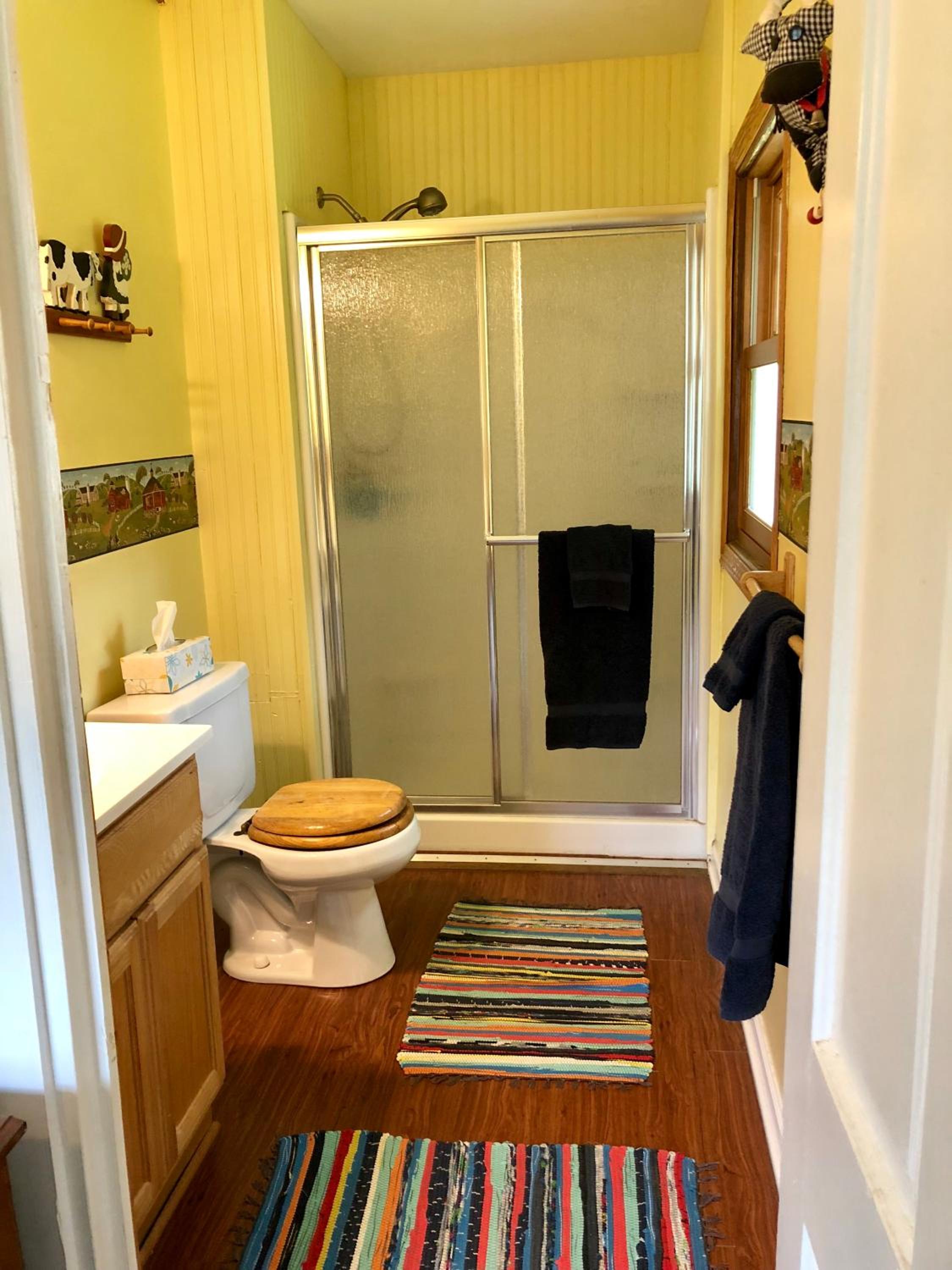 Double Room with Private Bathroom (Yellow) photo 3