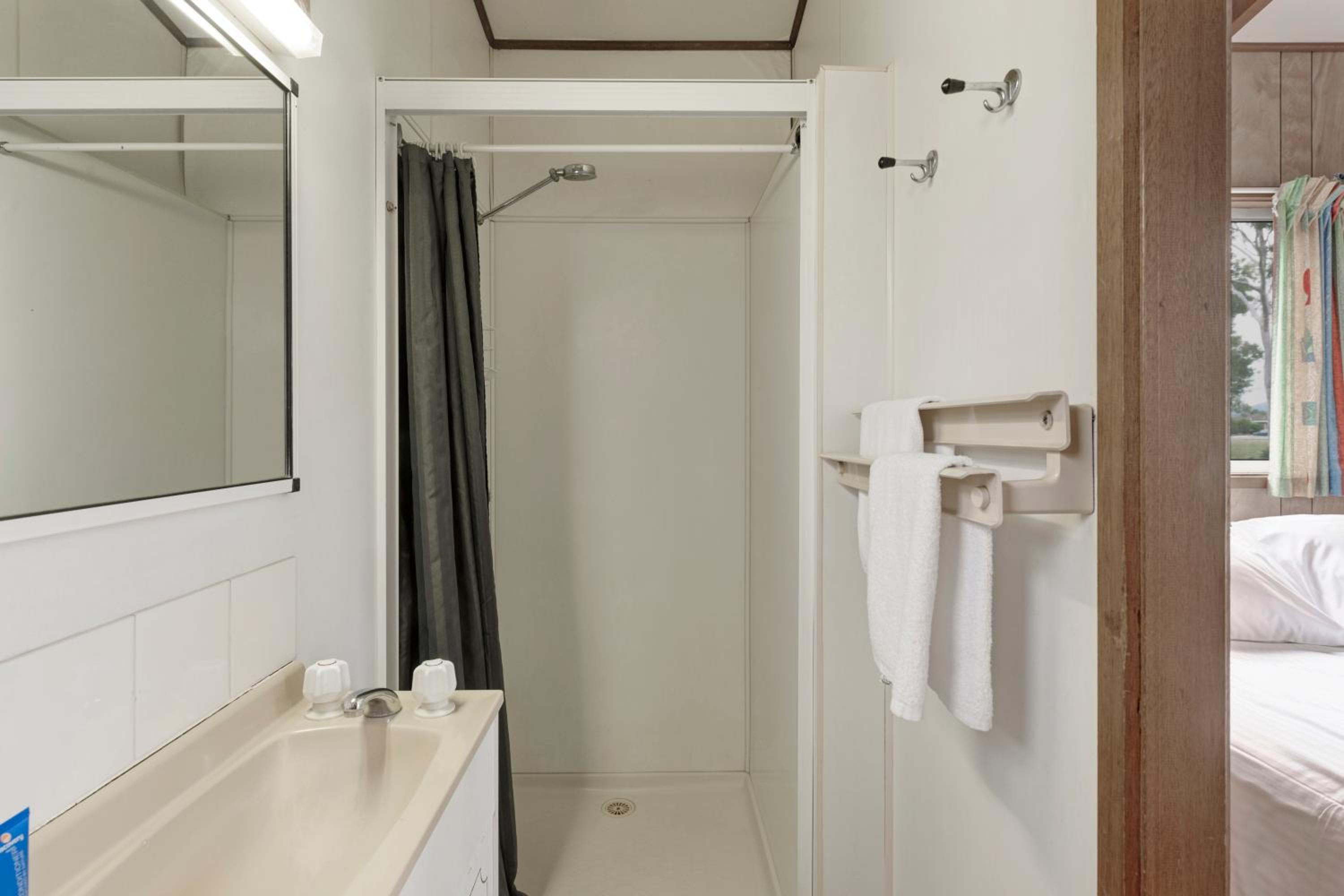 Standard Cabin - Sleeps 3 photo 2