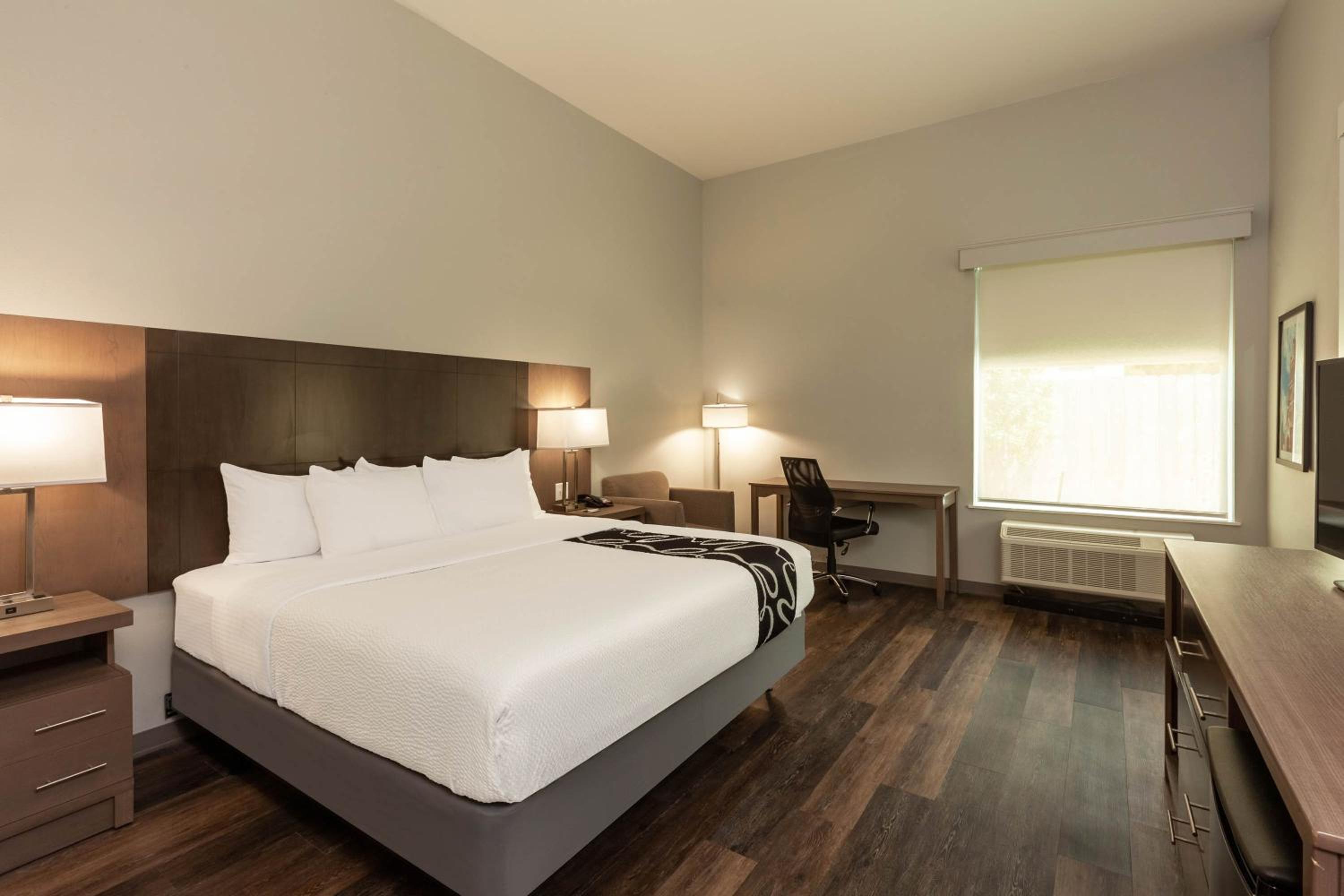King Room with Mobility/Hearing Impaired Access - Non-Smoking - Photo 1