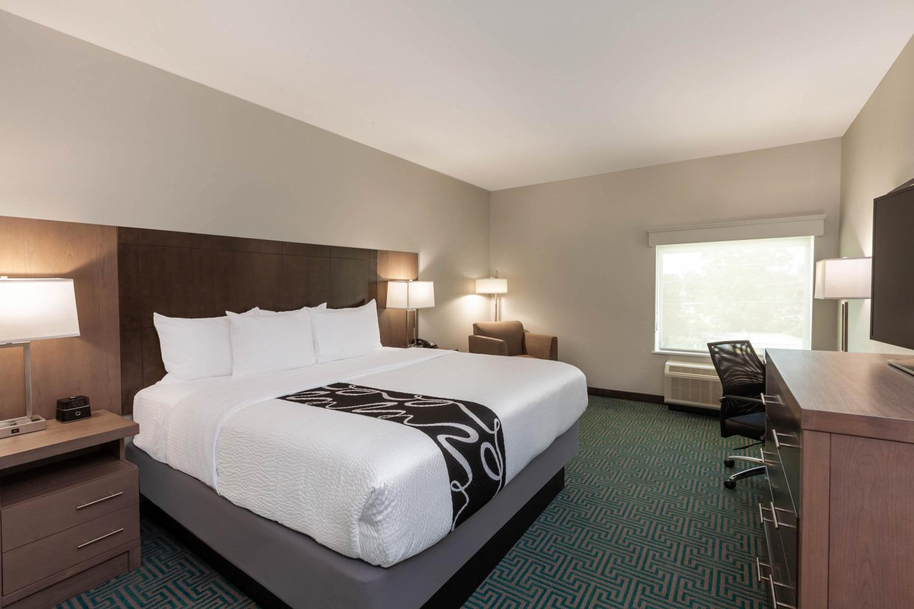 King Room with Mobility/Hearing Impaired Access - Non-Smoking - Photo 5