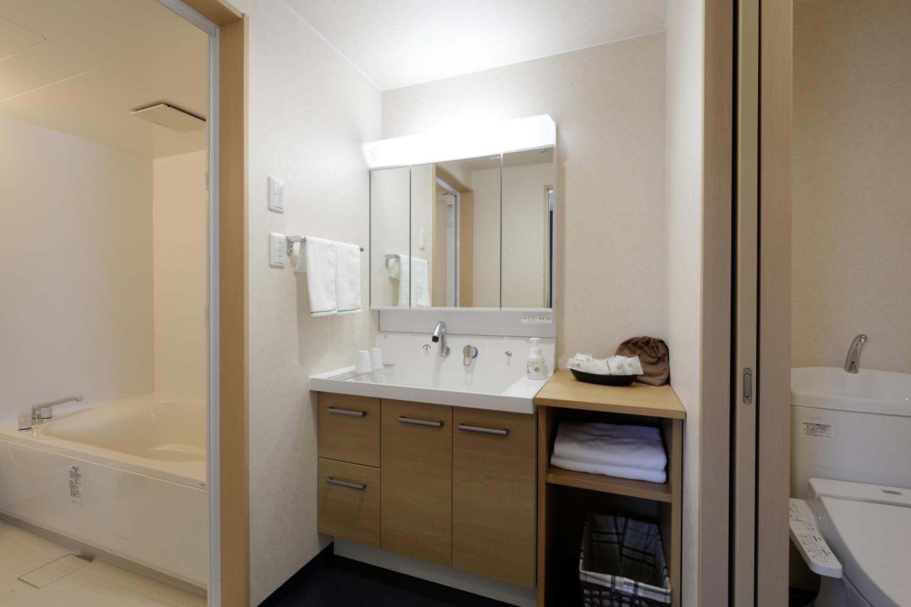Standard Twin Room - Photo 2