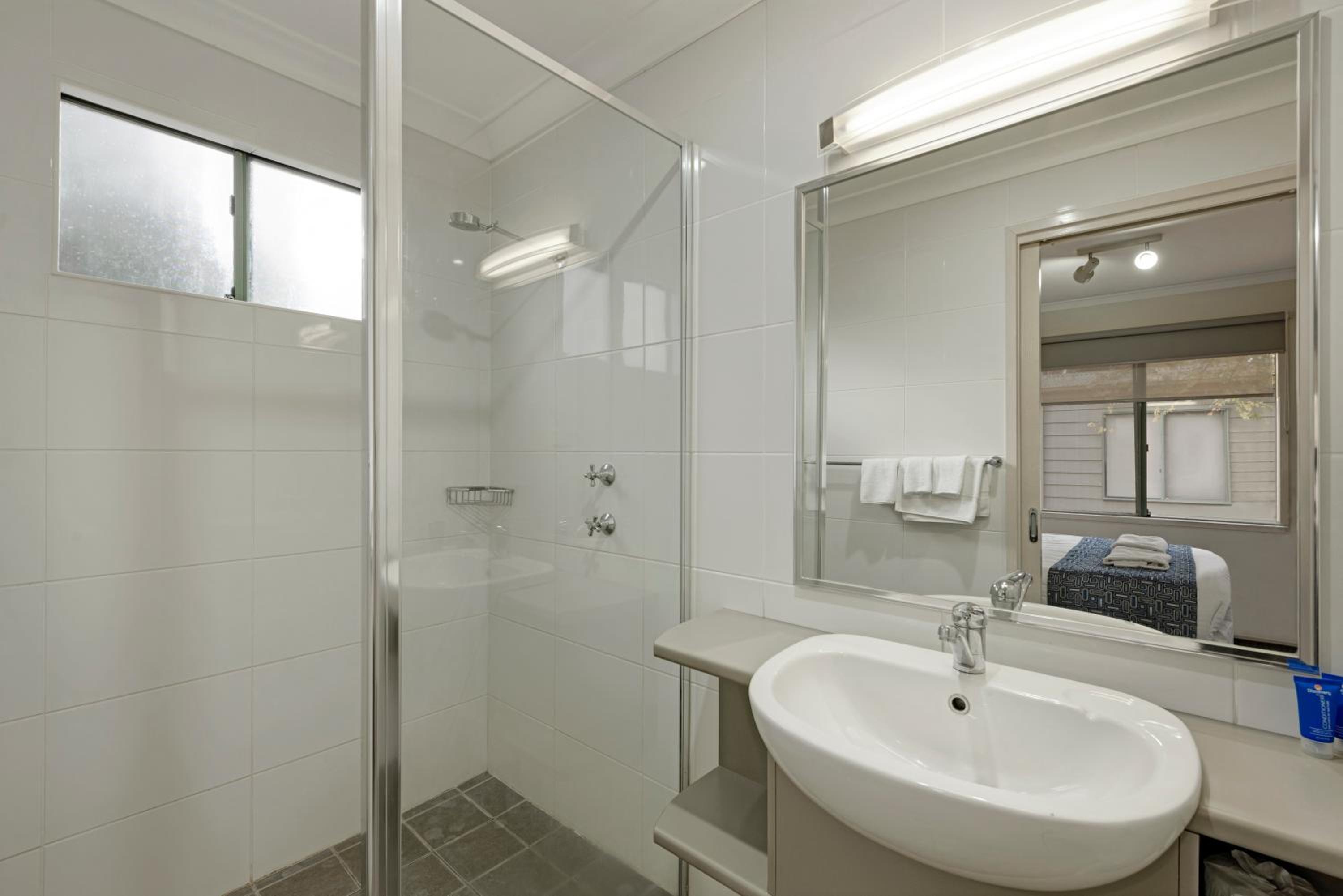 Standard 1 Bedroom Cabin photo 3