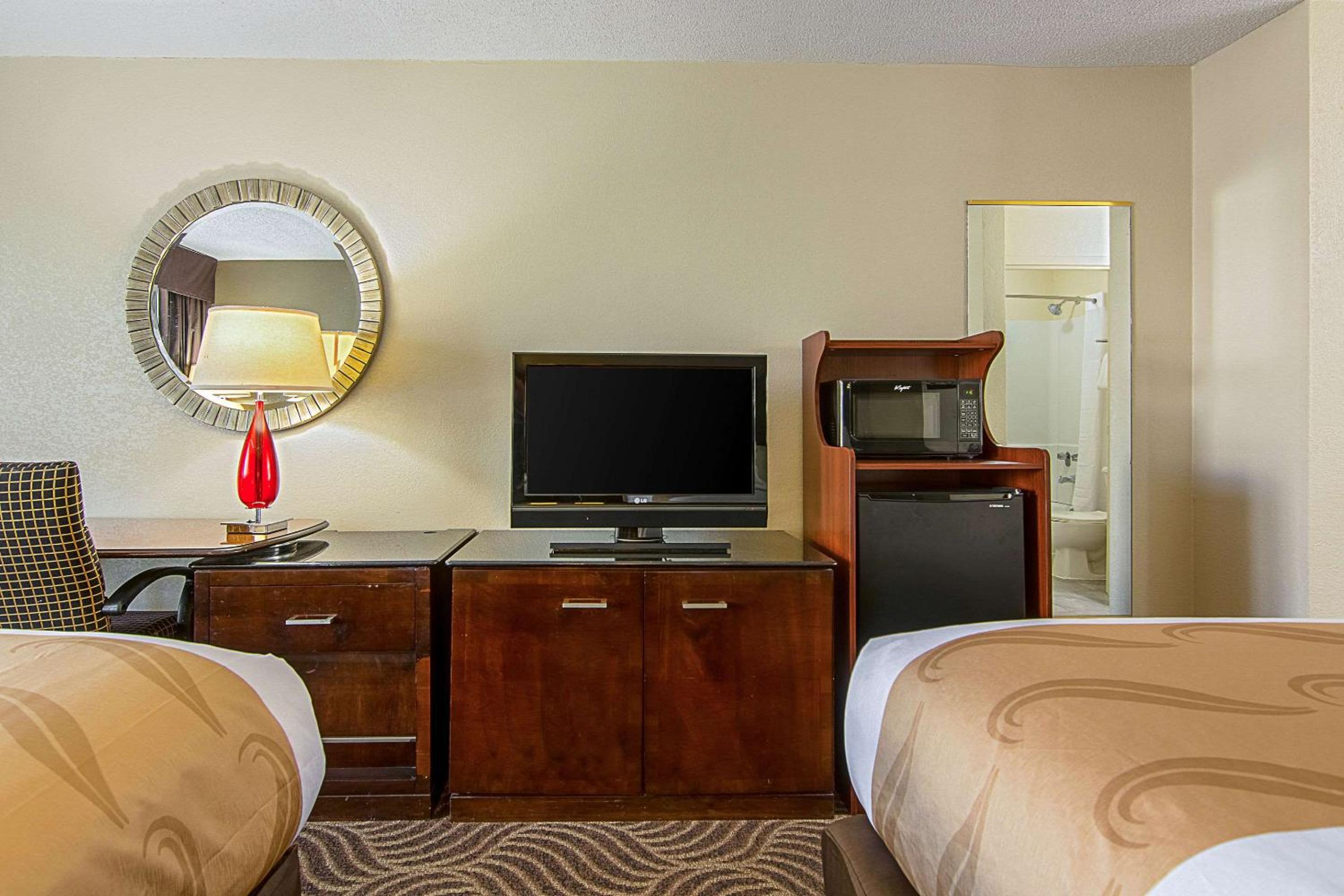 Double Room with Two Double Beds - Smoking photo 2