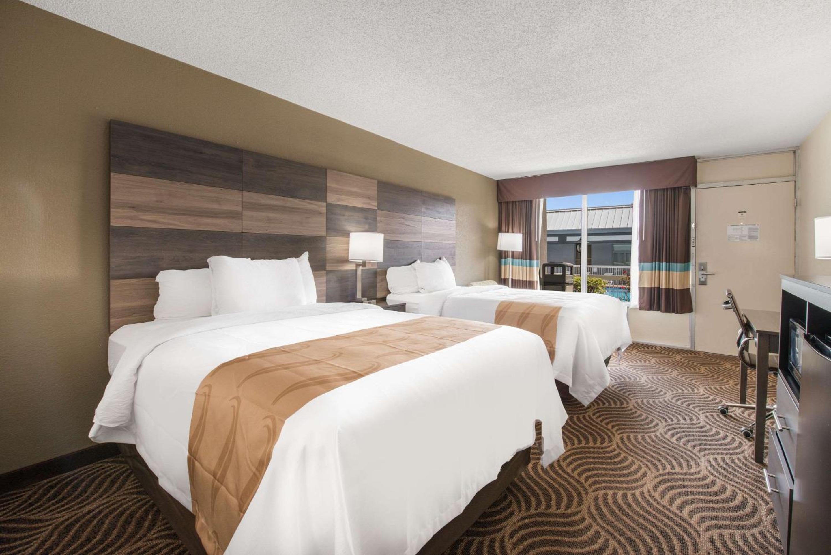Double Room with Two Double Beds - Smoking photo 1