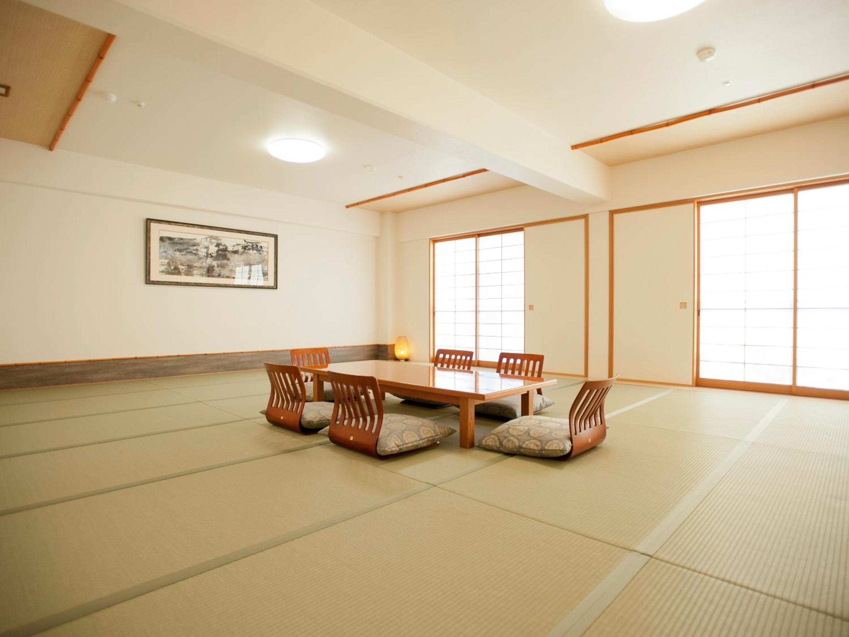 Japanese Style Family Room with Shared Bathroom - Photo 3
