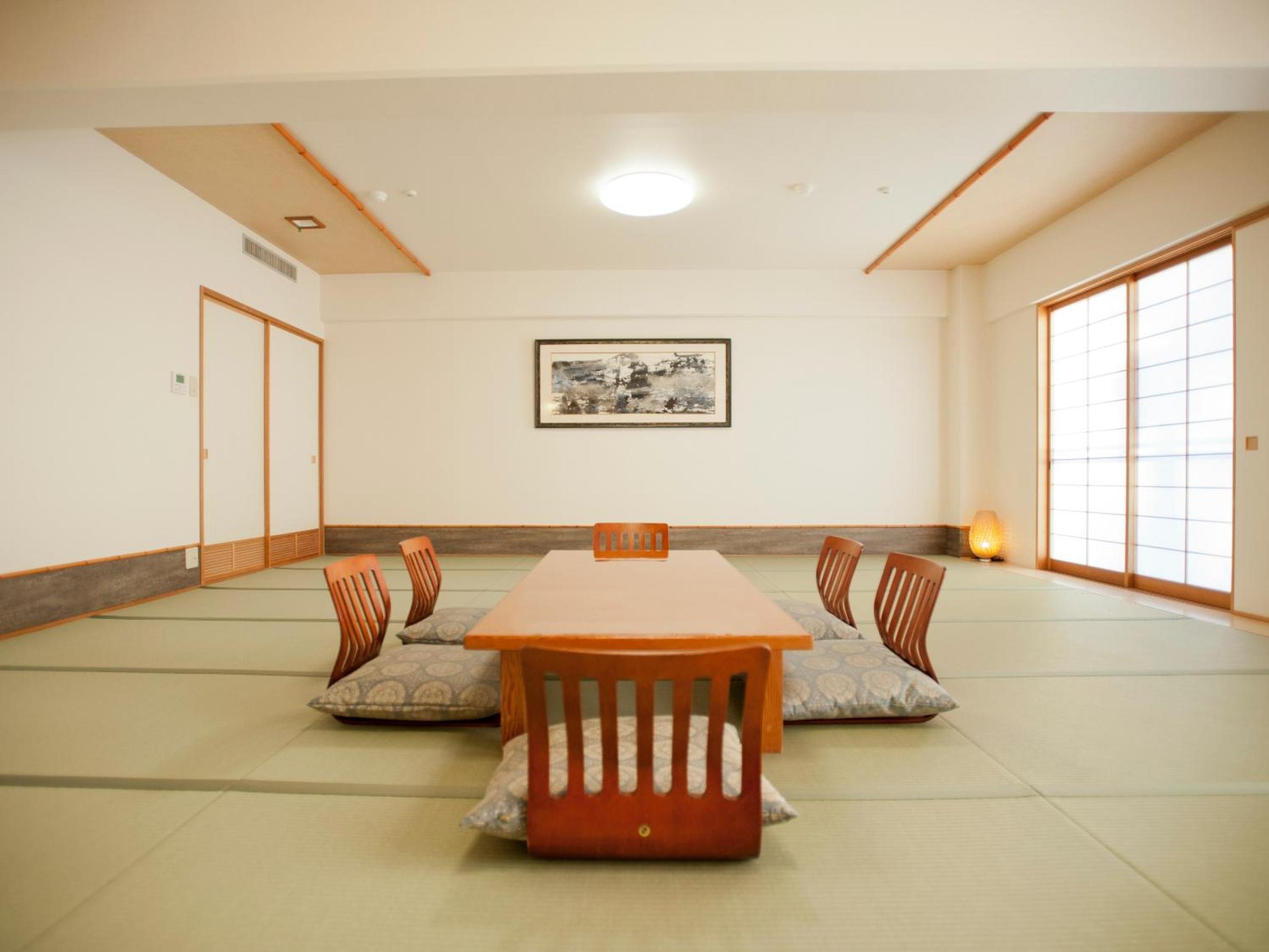 Japanese Style Family Room with Shared Bathroom - Photo 1
