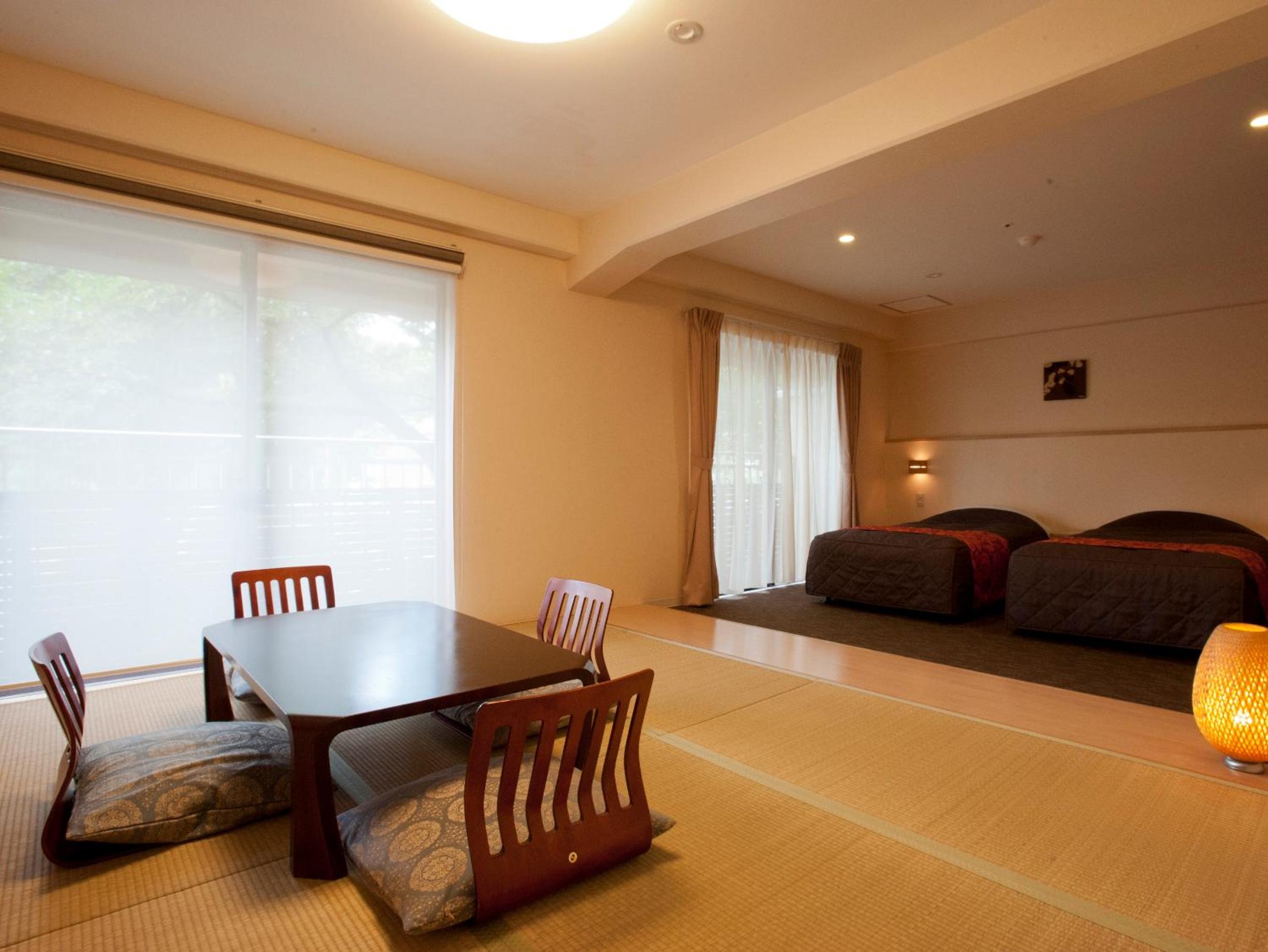 Family Room with Tatami Area and Shared Bathroom - Photo 2