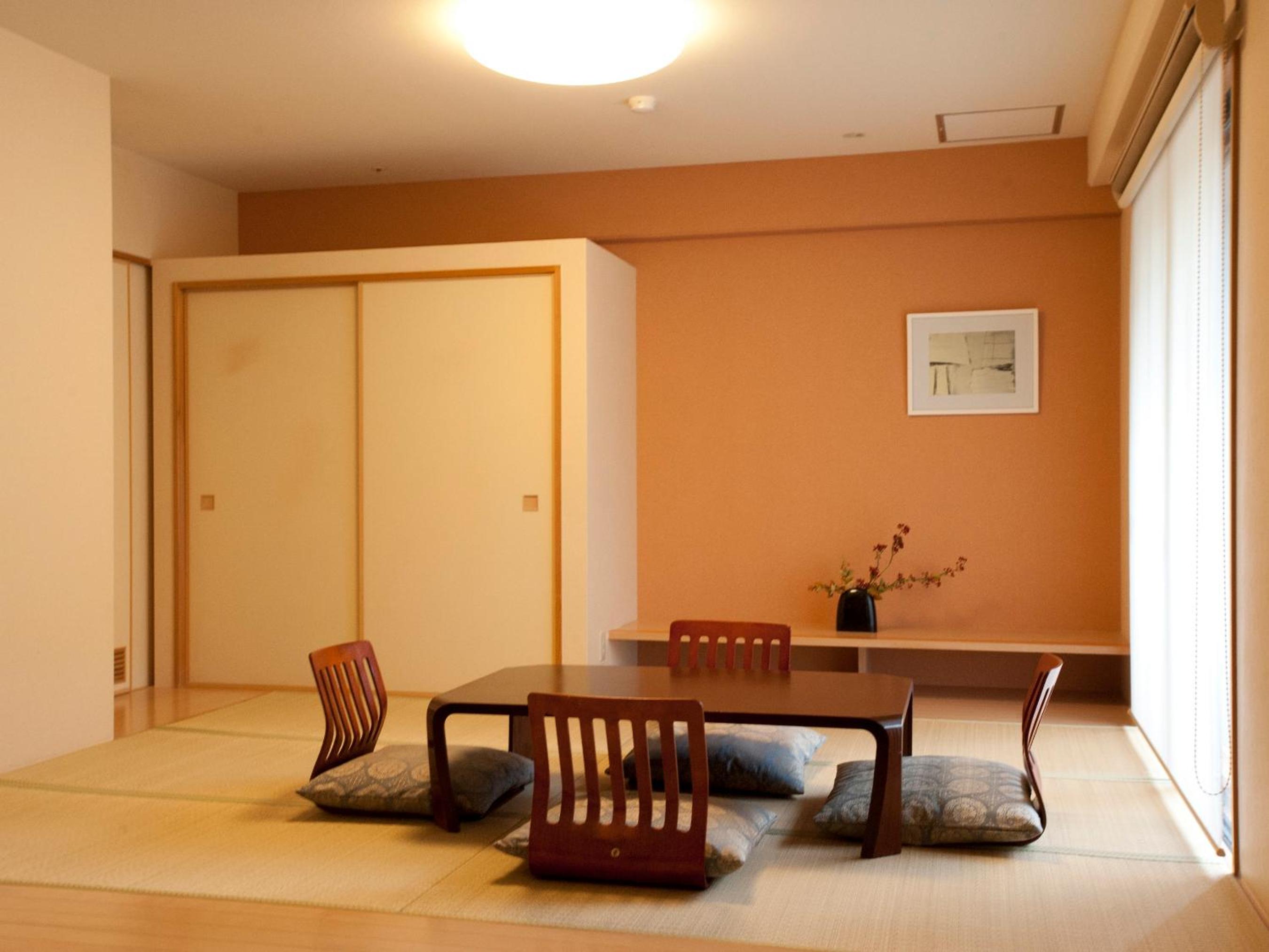 Family Room with Tatami Area and Shared Bathroom - Photo 4
