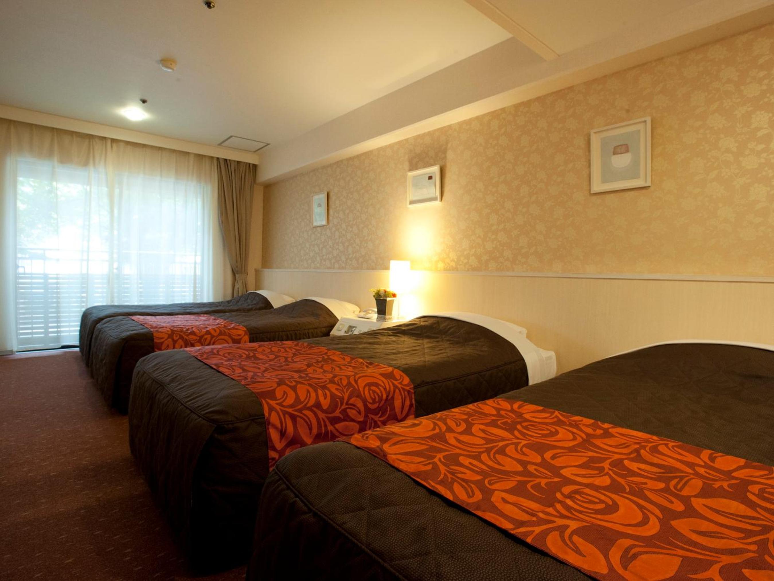 Quadruple Room with Shared Bathroom - Photo 5