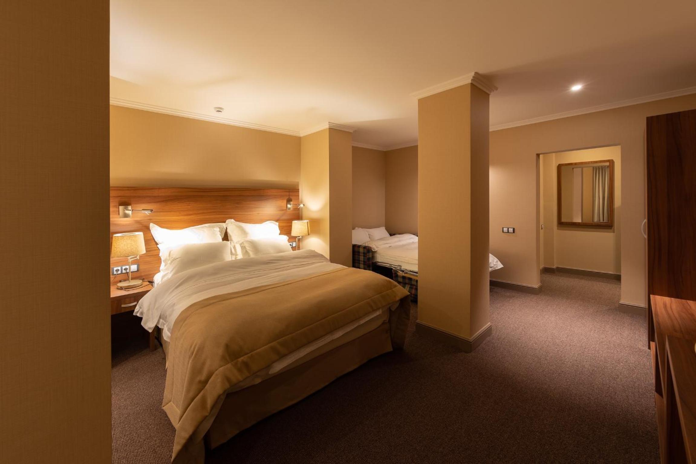 Double Room with Extra Bed photo 2