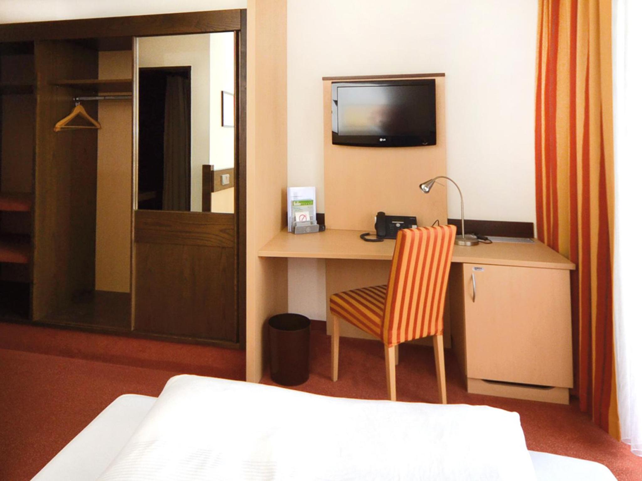 Standard Double or Twin Room - Photo 4