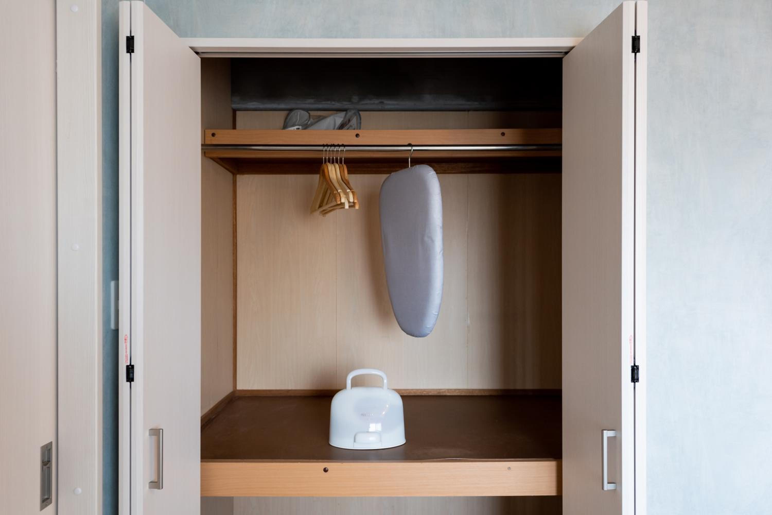 Two-Bedroom Apartment - Small Dog Friendly - Photo 11