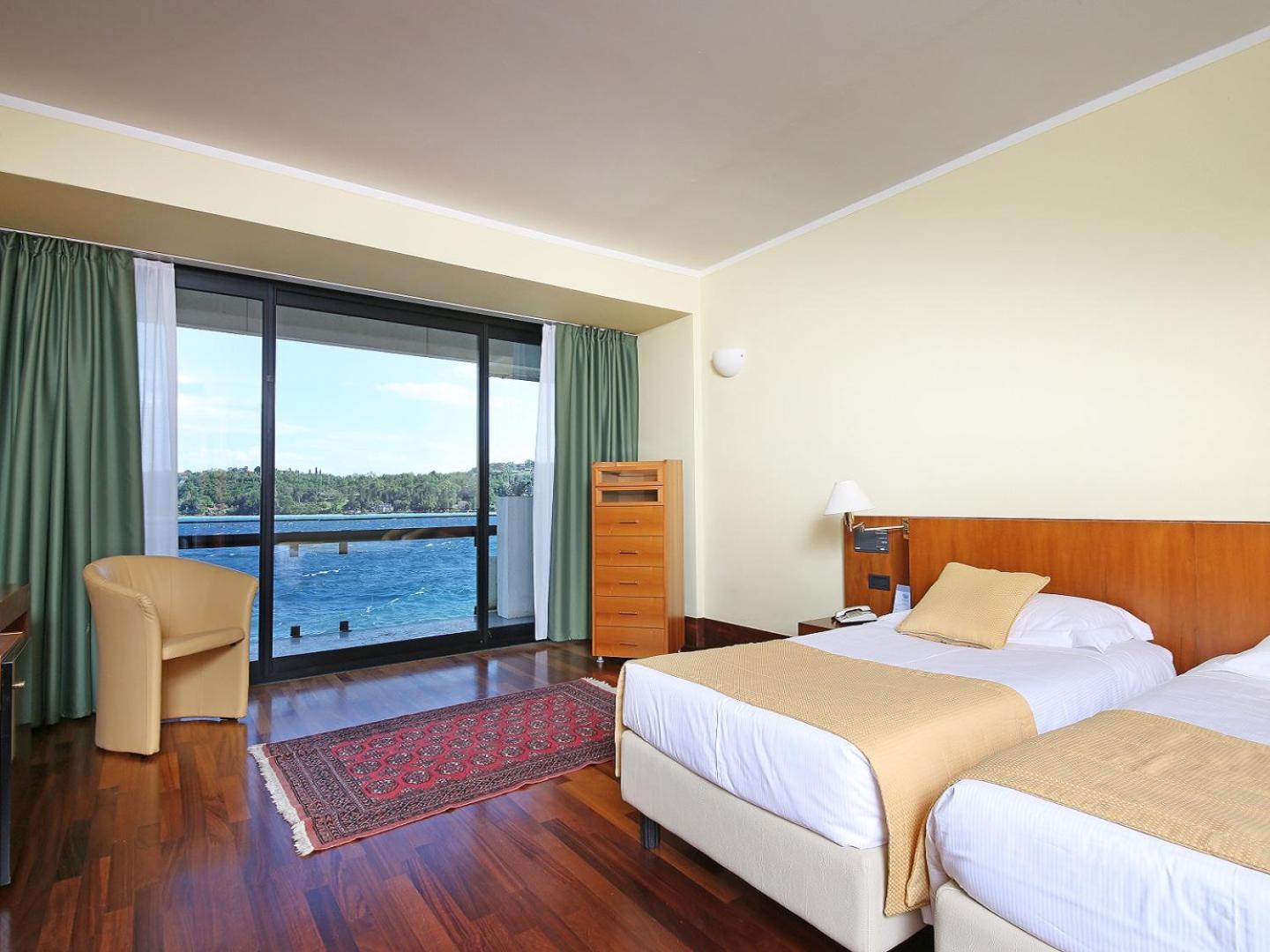 Prestige Double Room with Balcony and Lake View - Photo 1