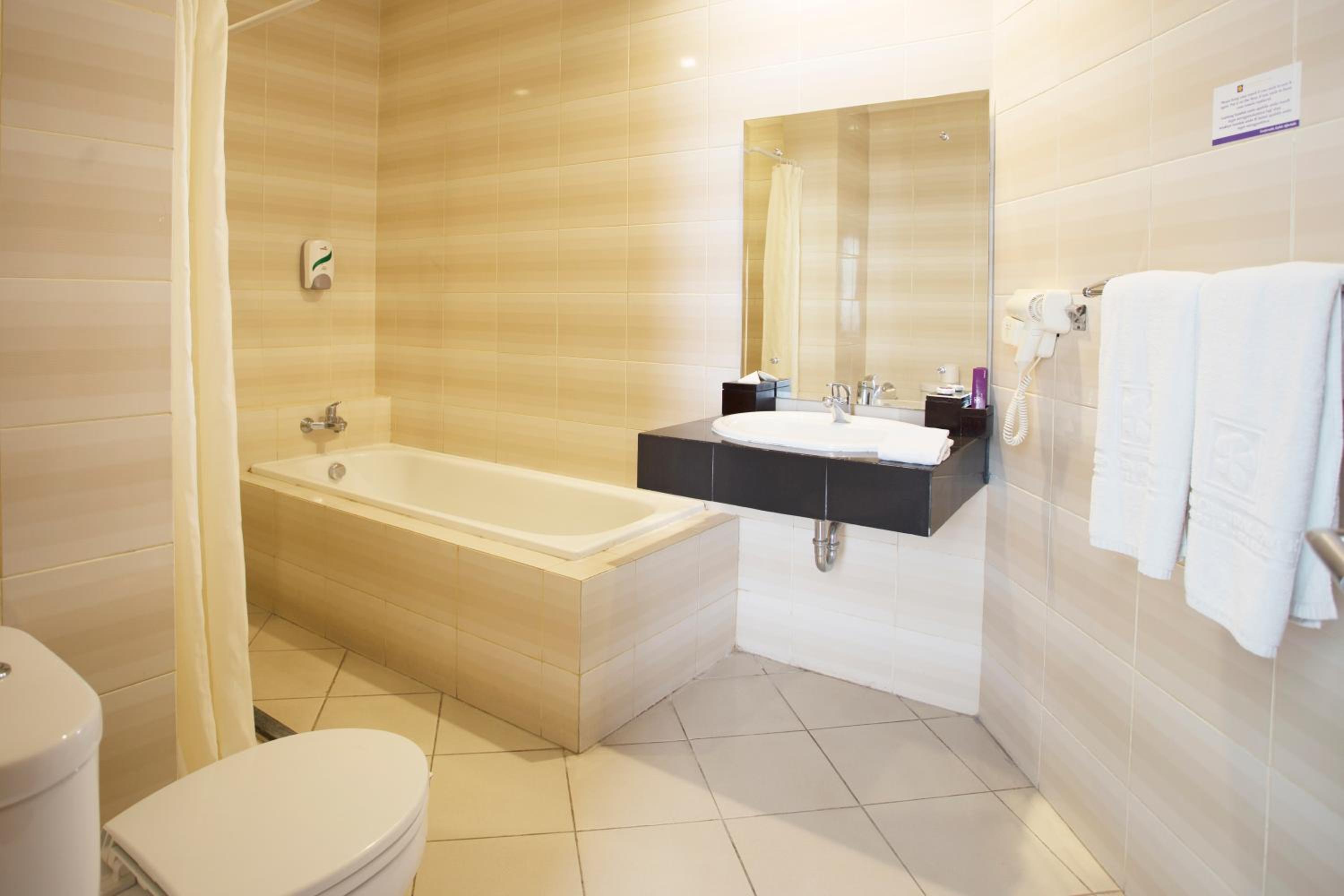 One-Bedroom Suite - Photo 3