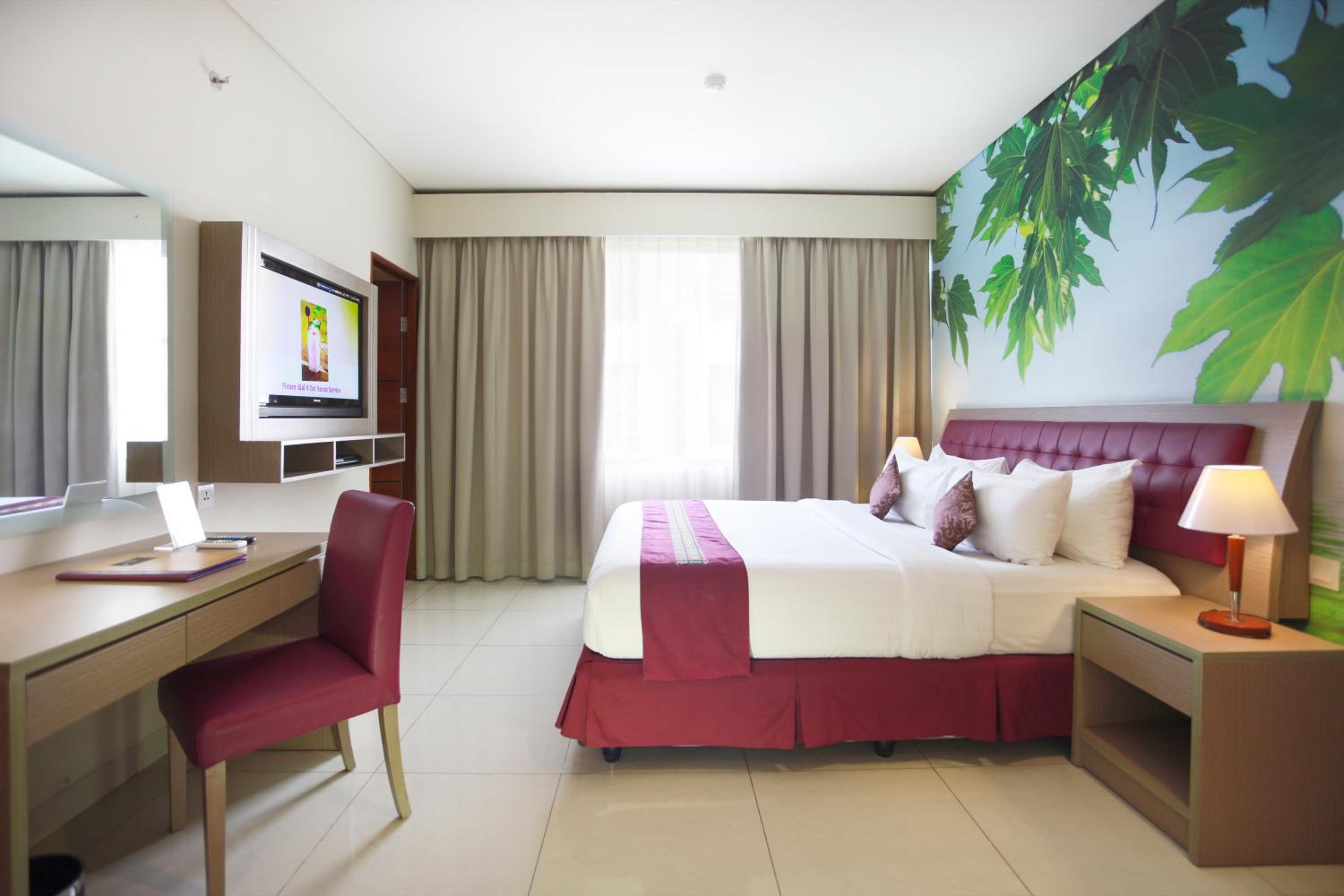 One-Bedroom Suite - Photo 6