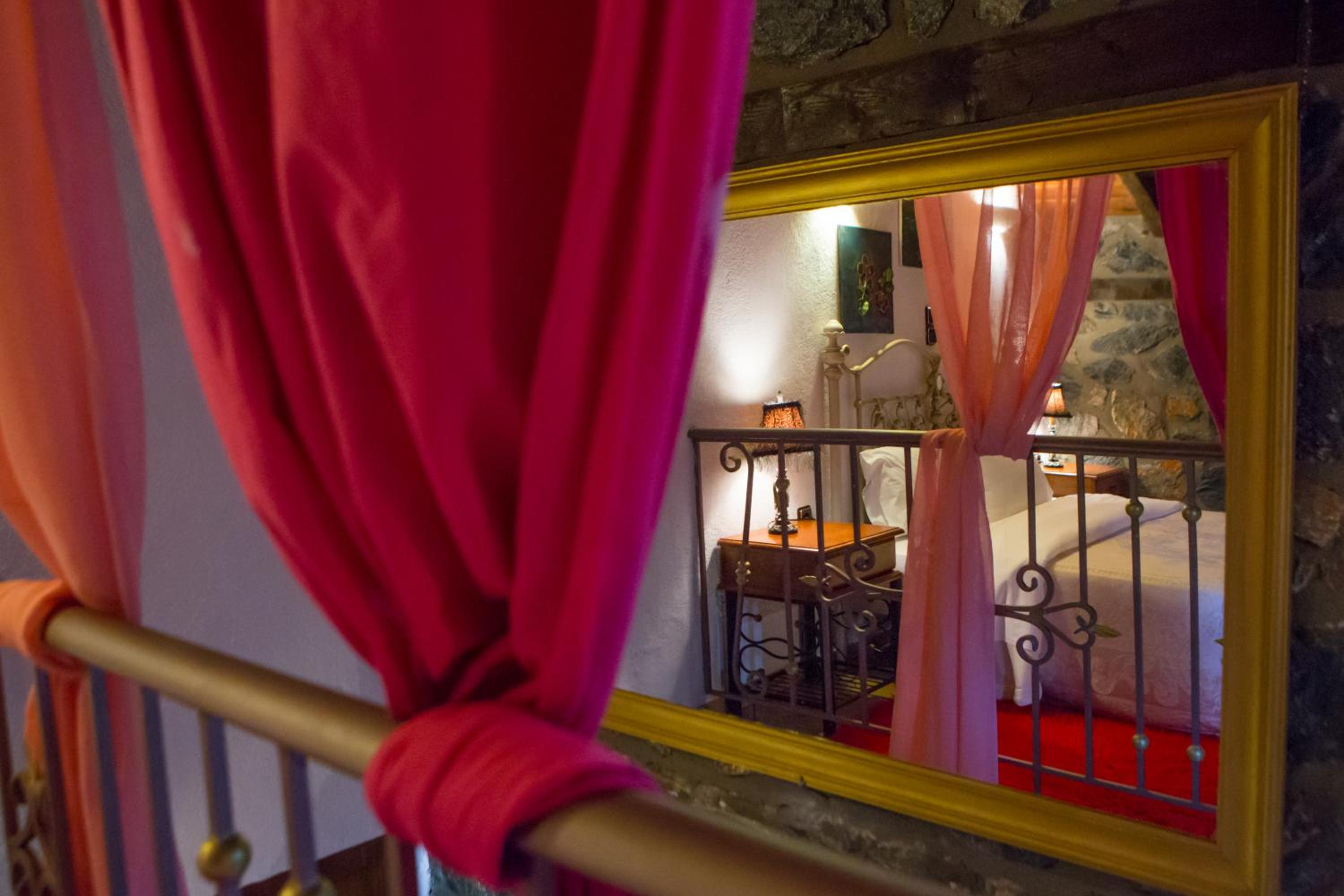 Deluxe Junior Suite - Photo 5