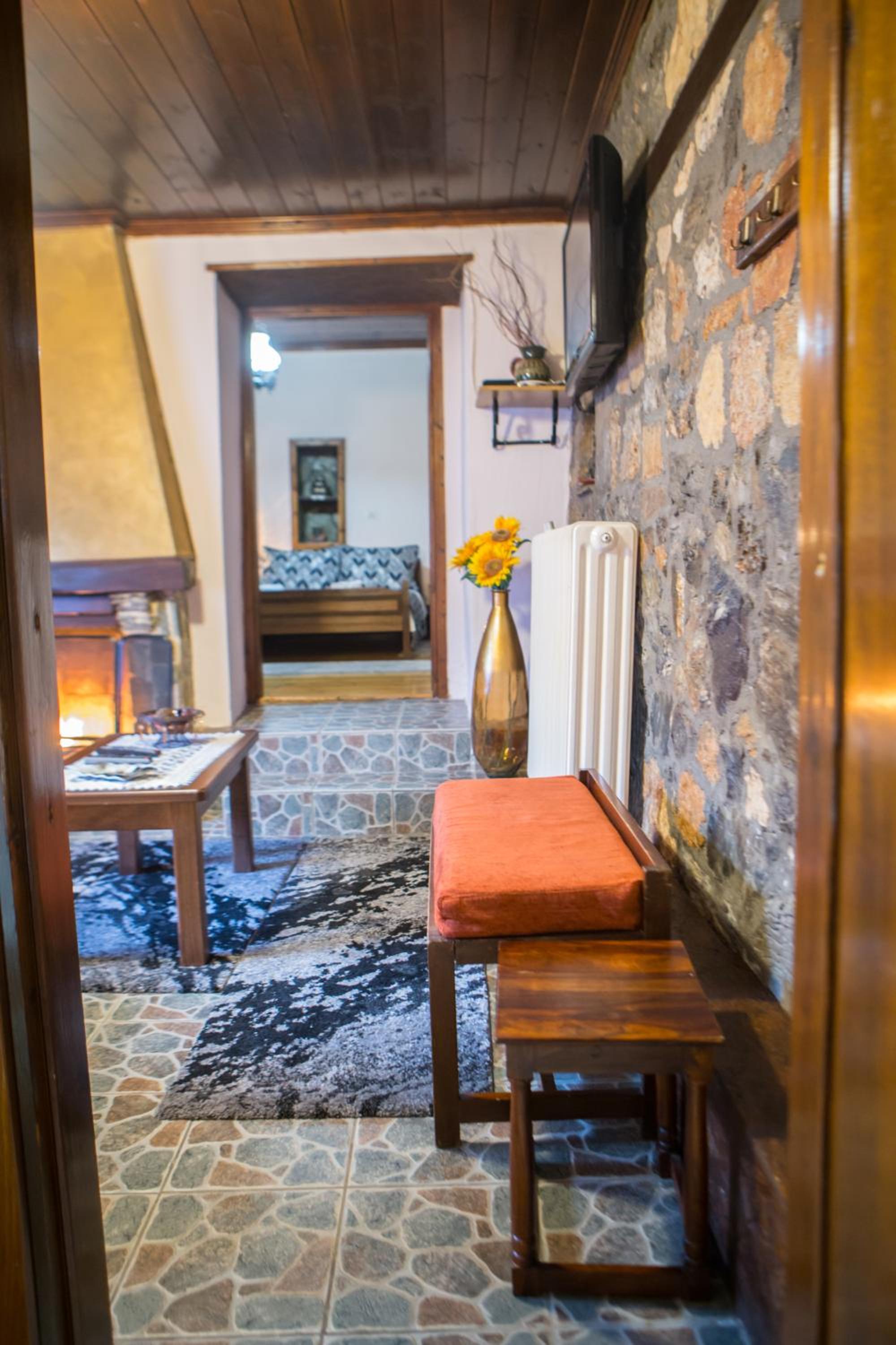 Deluxe Suite with Spa Bath - Photo 2