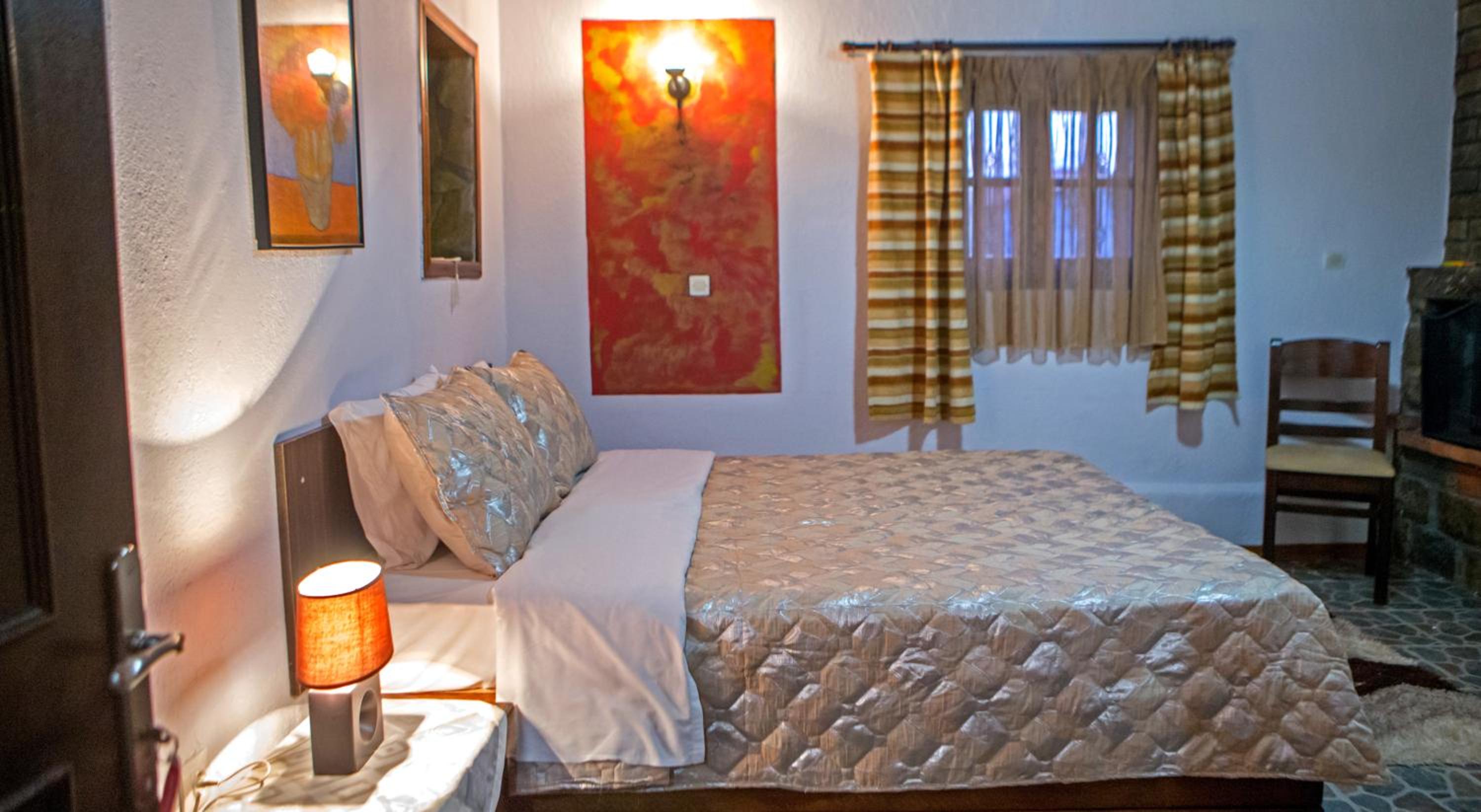 Deluxe Queen Room - Photo 2