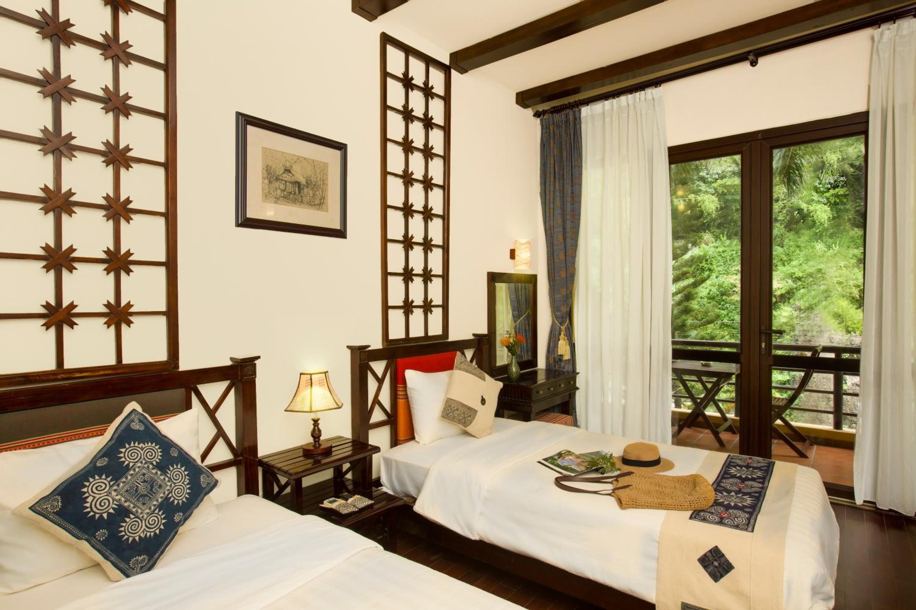 Deluxe Twin Room with Mountain View photo 3