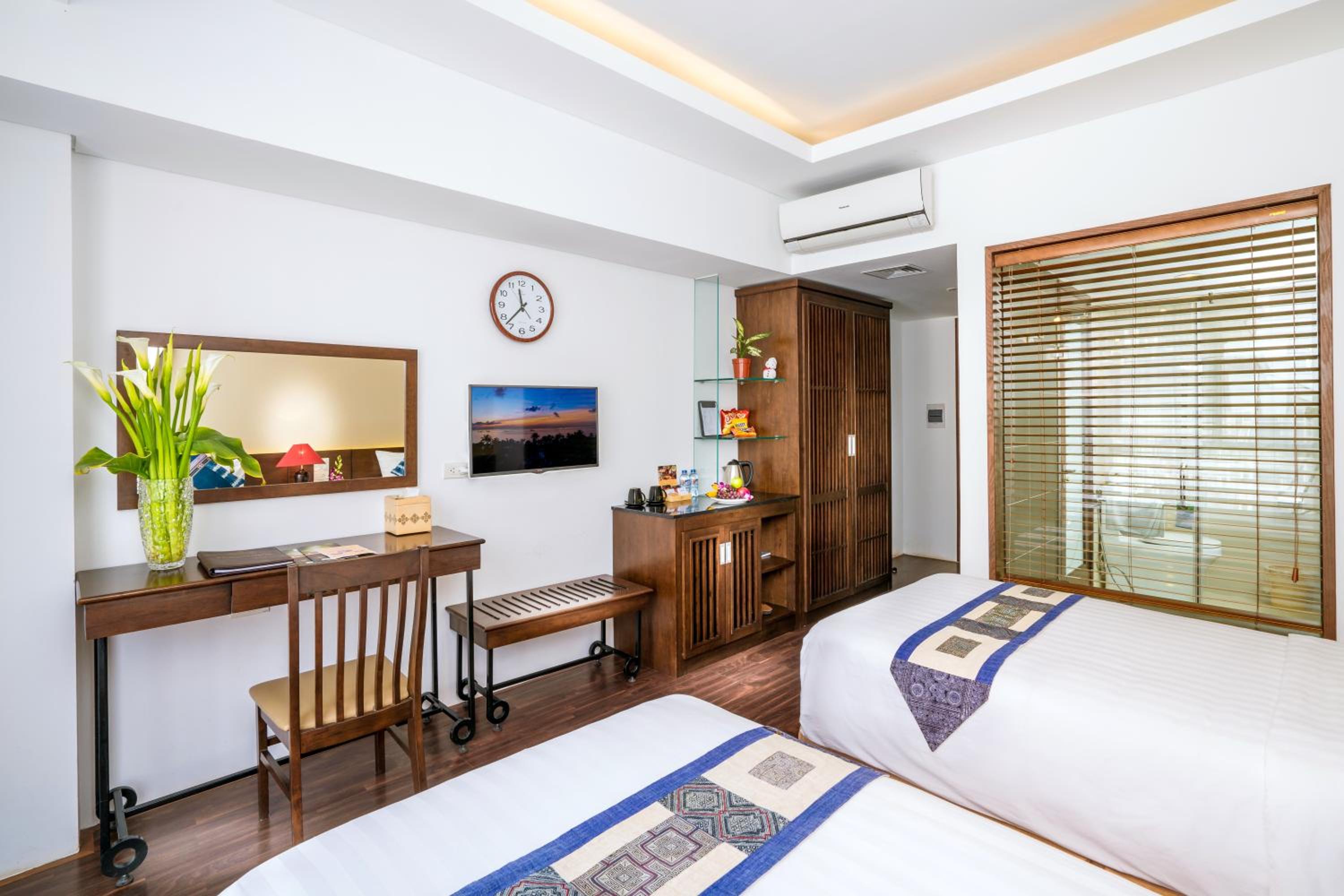 Superior Twin Room with City View photo 2