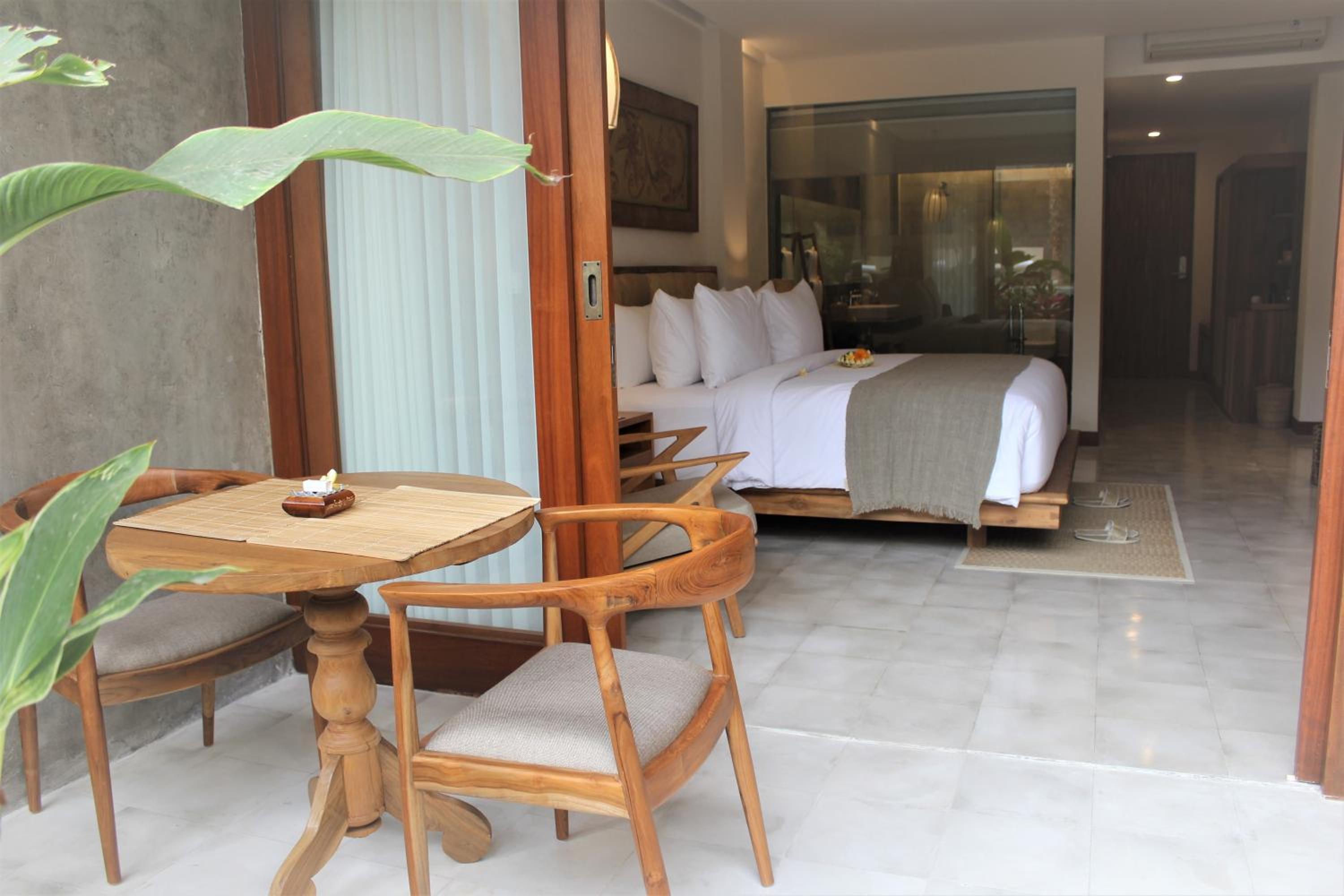 Suite with Pool View - Photo 68