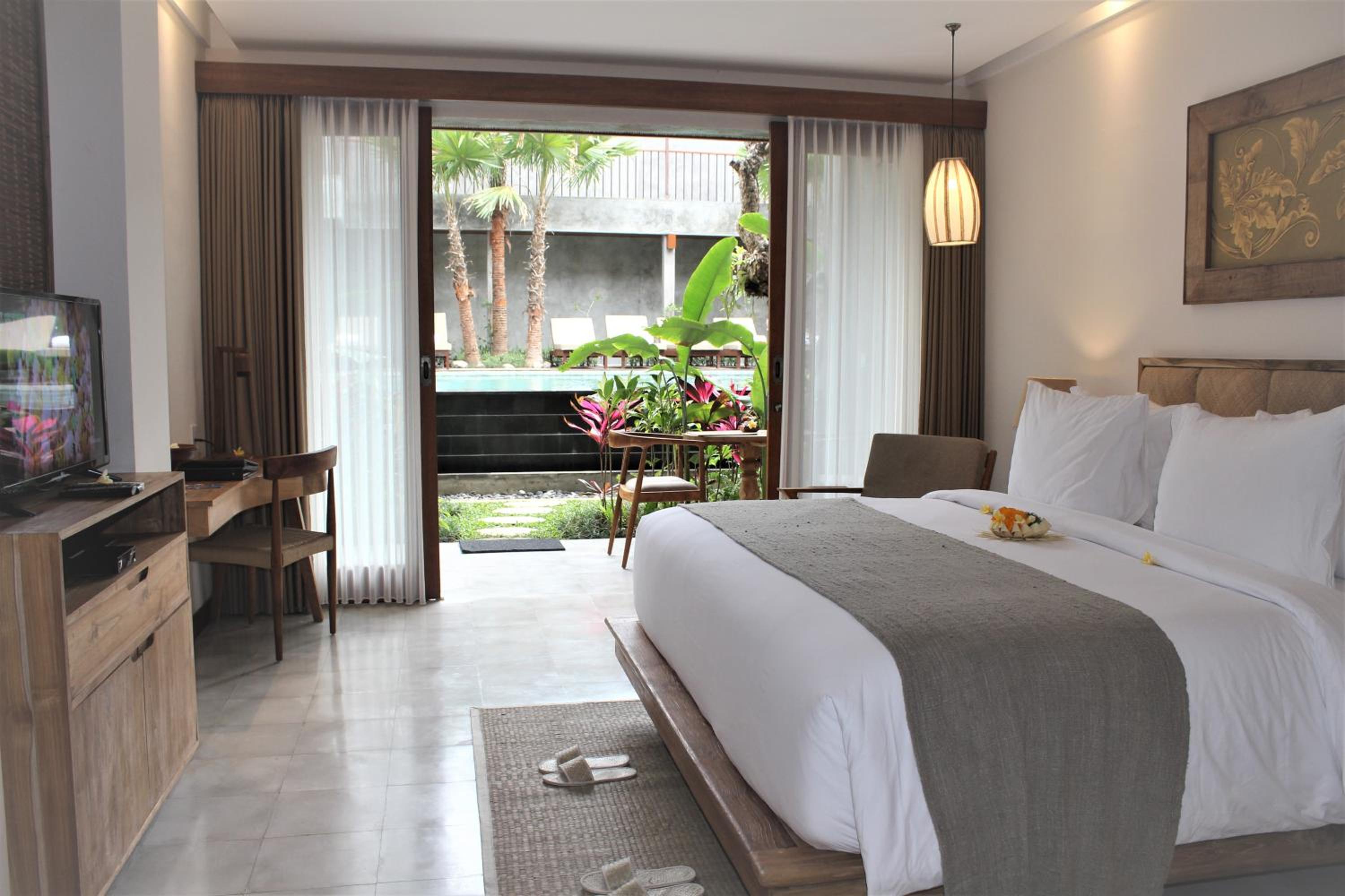 Suite with Pool View - Photo 69