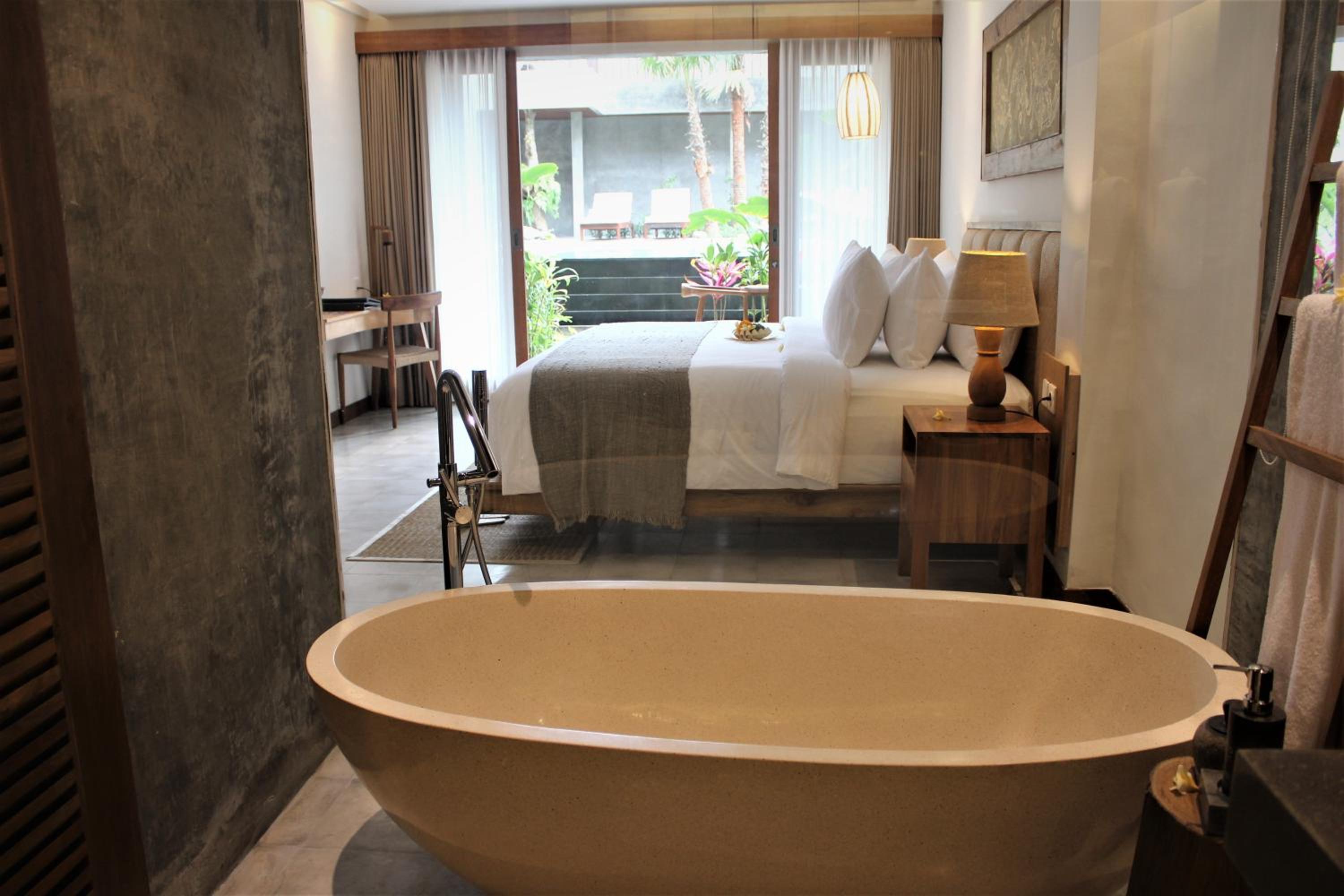 Suite with Pool View - Photo 54