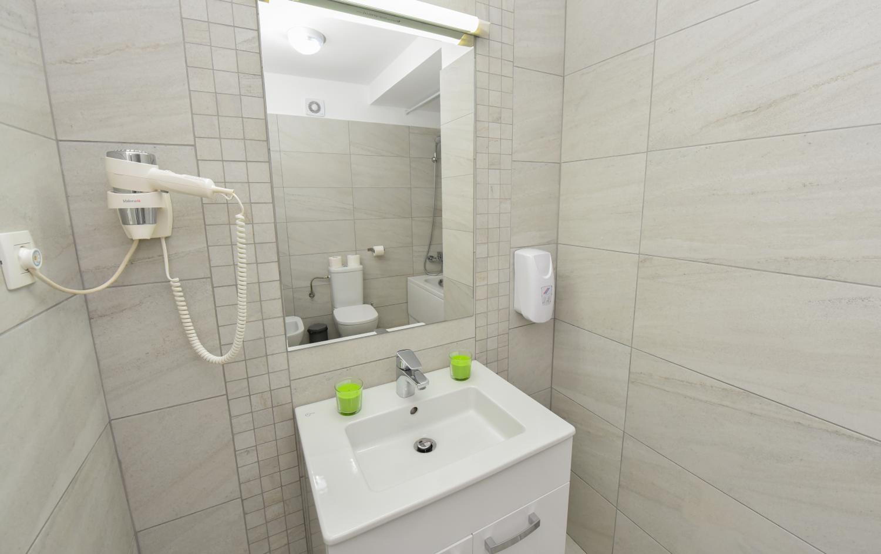 Apartment with Terrace - Photo 24