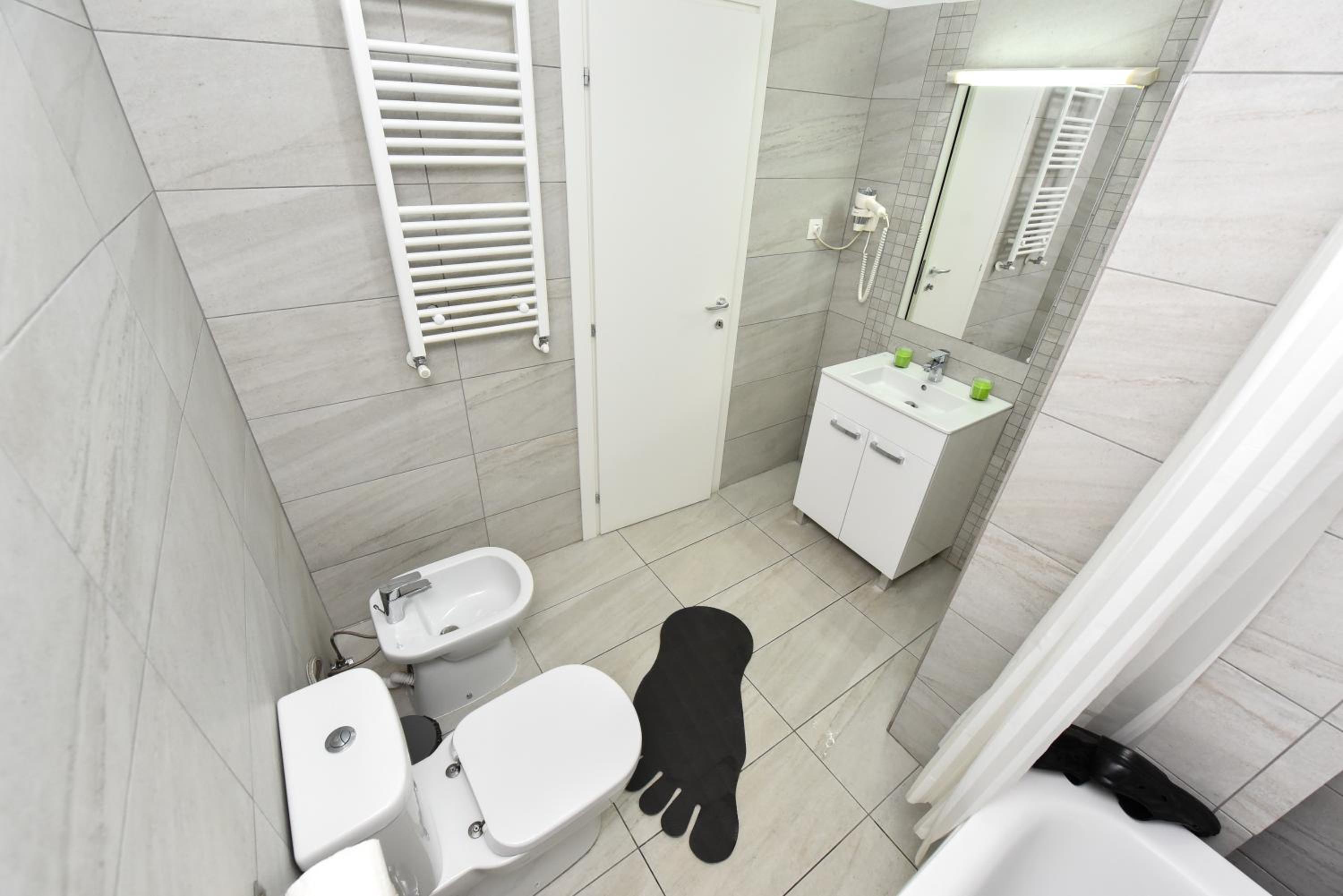 Apartment with Terrace - Photo 3