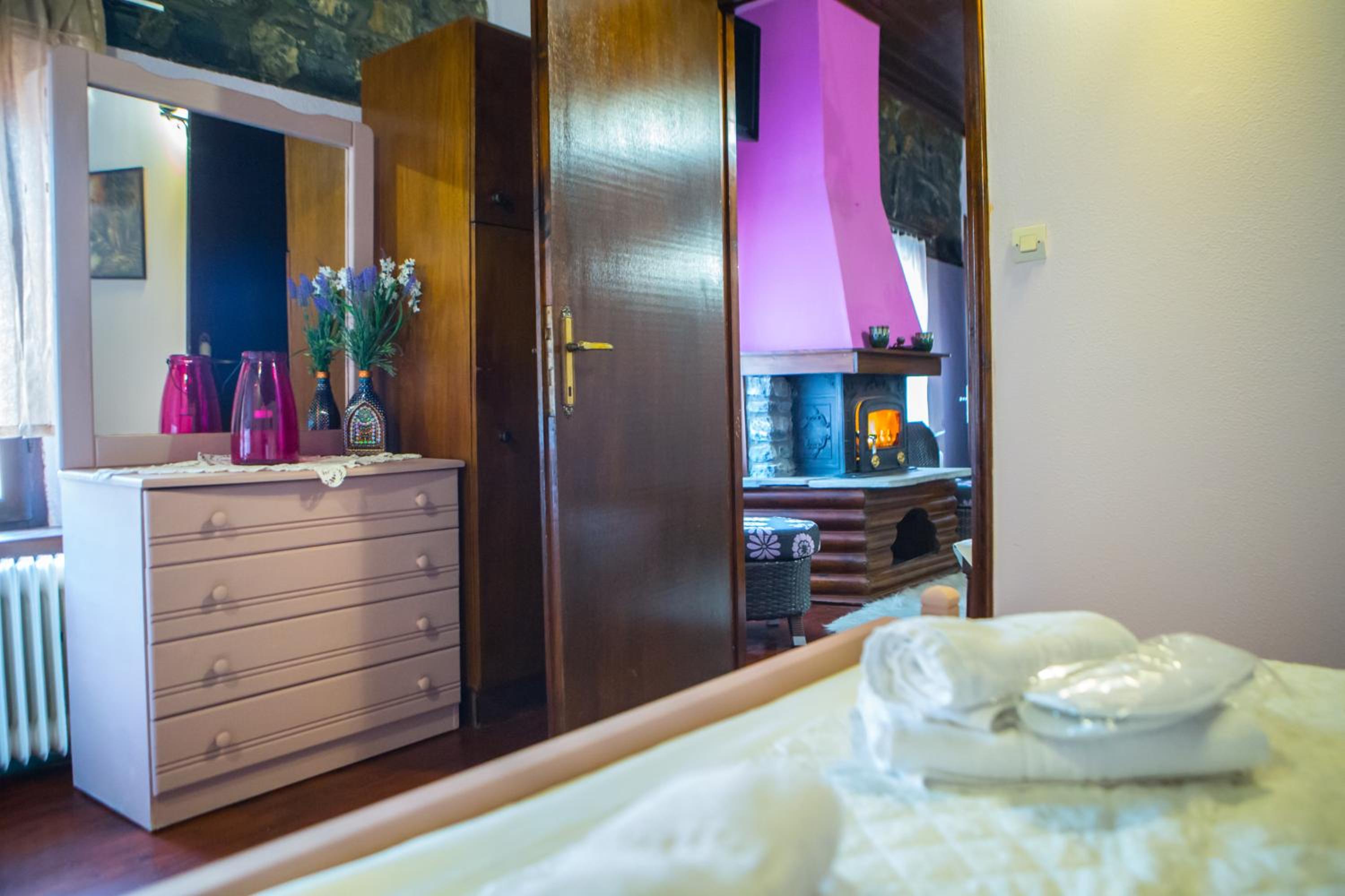 Deluxe King Suite - Photo 1