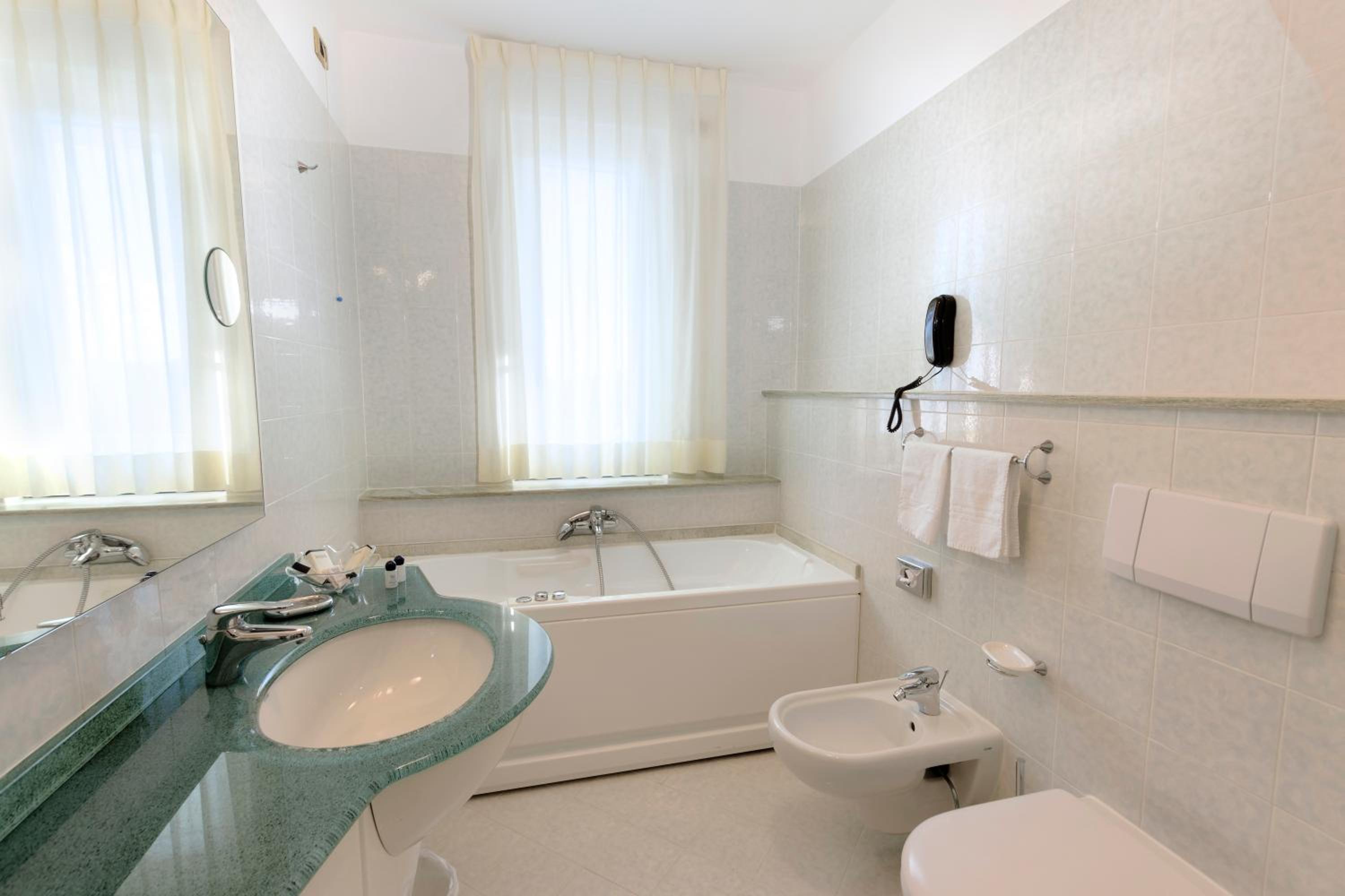 Suite - Photo 2