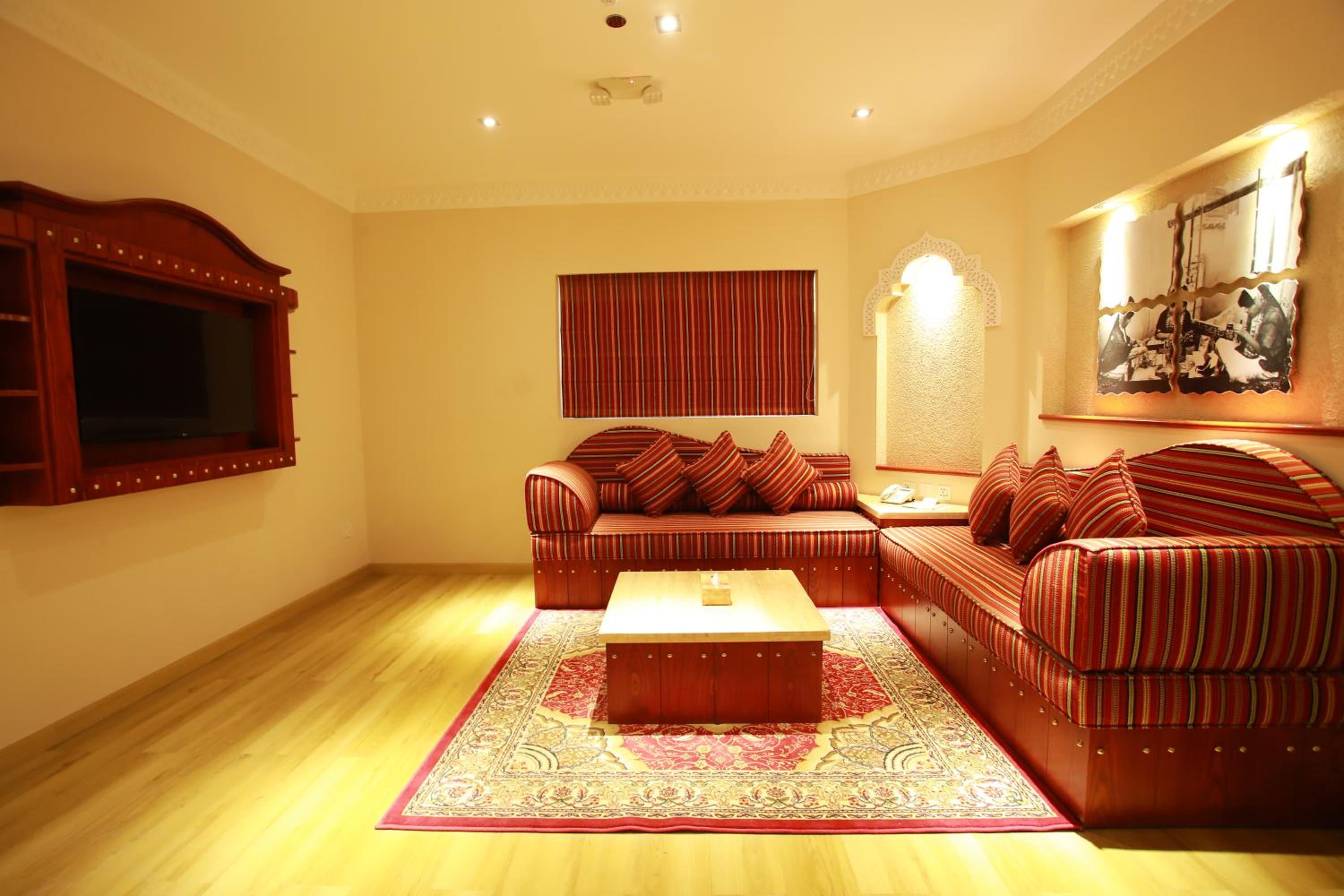 Deluxe Two-Bedroom Apartment - Photo 12