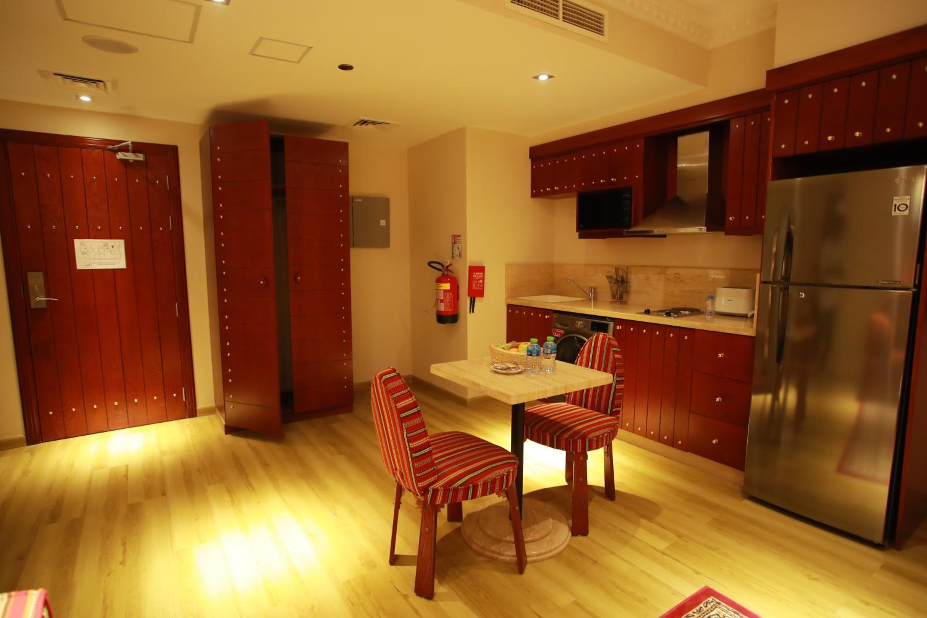 Deluxe Two-Bedroom Apartment - Photo 9
