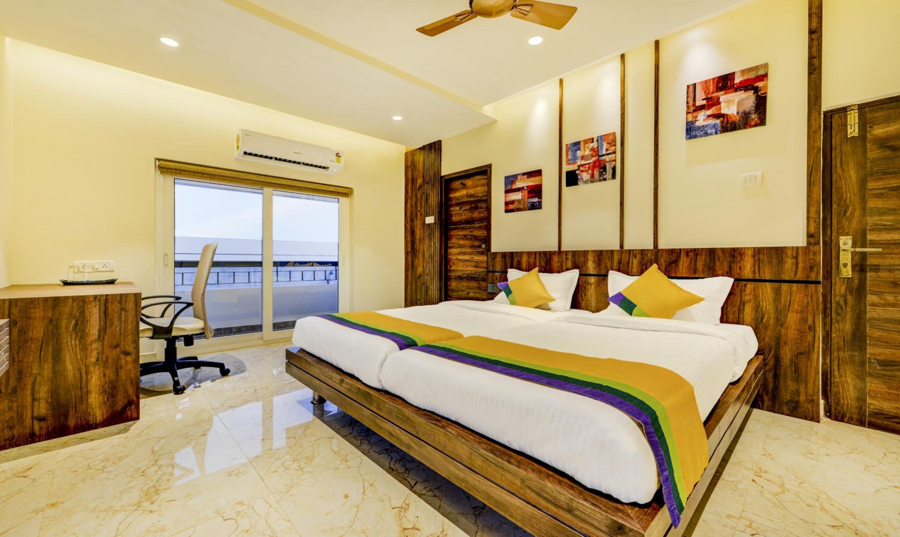 Deluxe Room - Photo 1