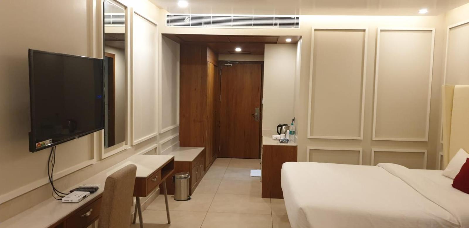 Standard Double or Twin Room with Balcony photo 3