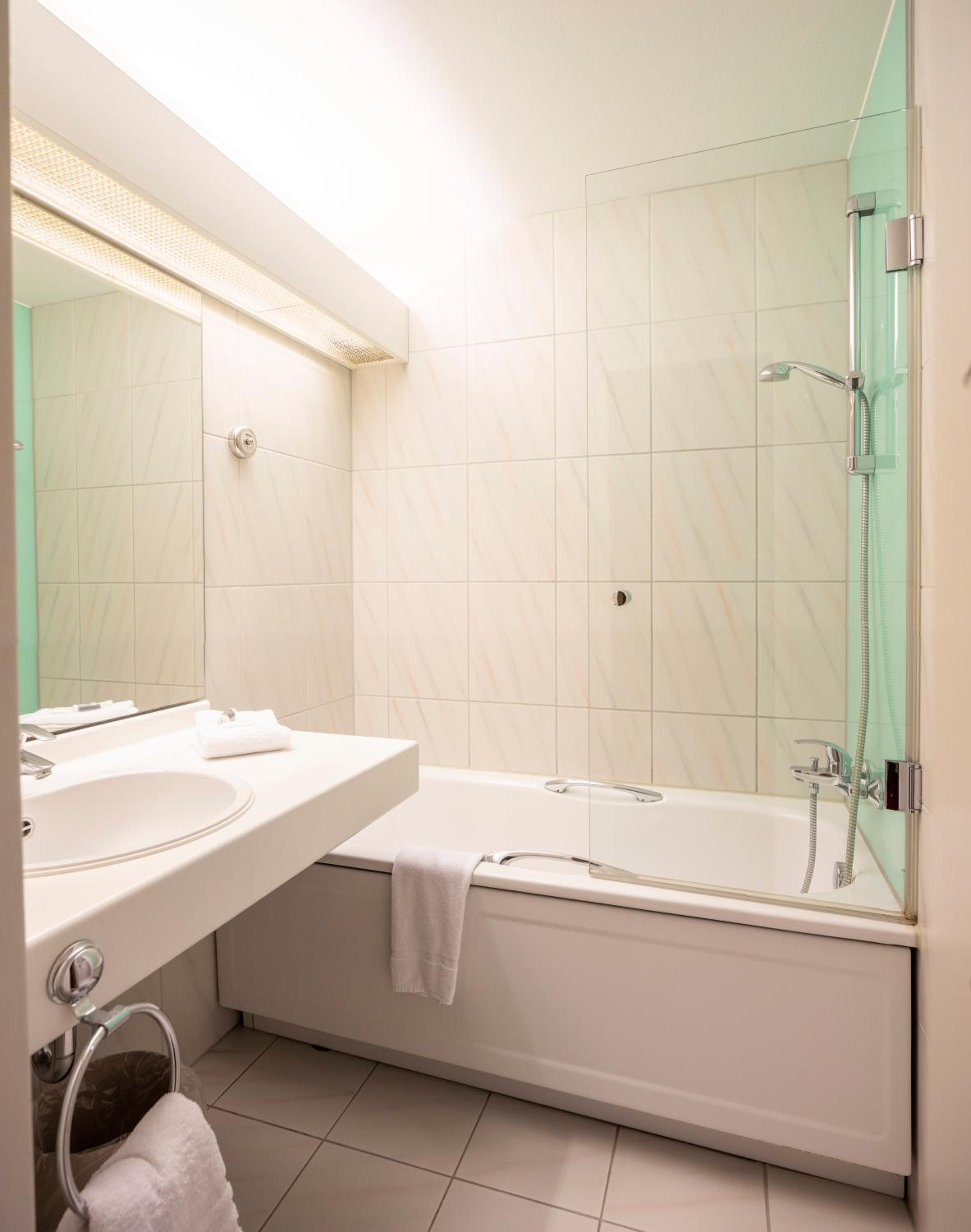 Double Room with Balcony - Photo 2