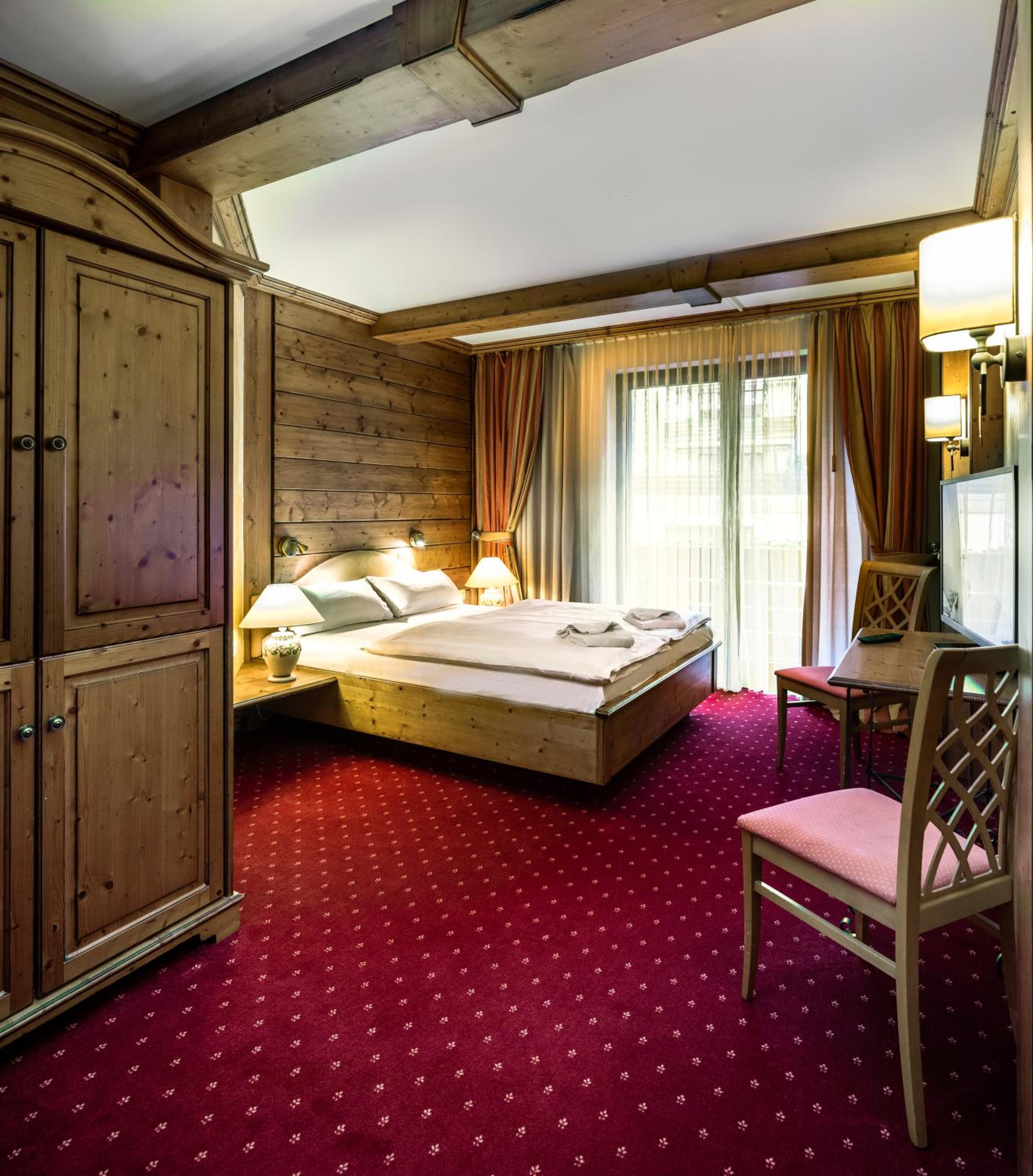 Suite with Balcony - Photo 2