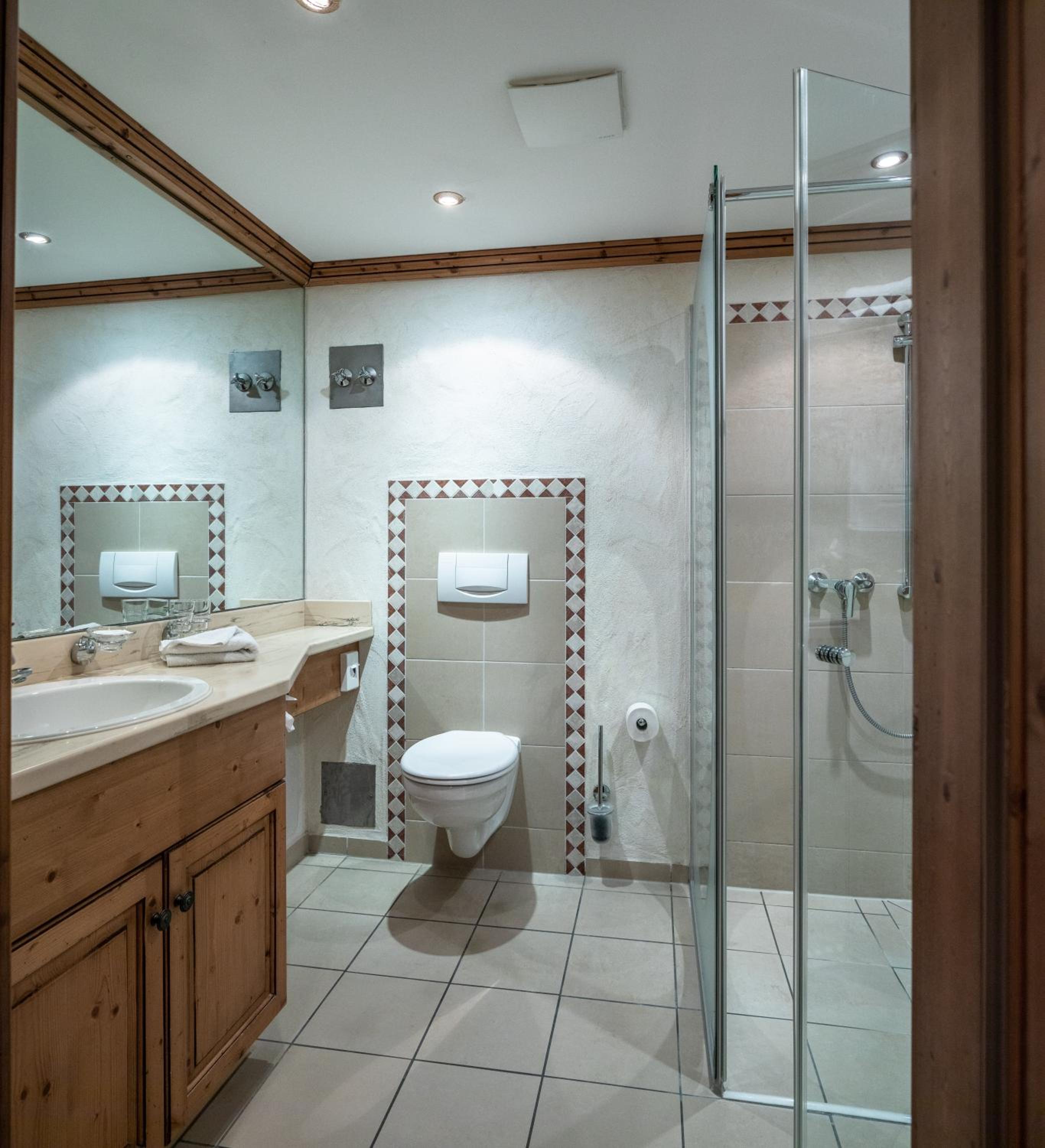 Suite with Balcony - Photo 3