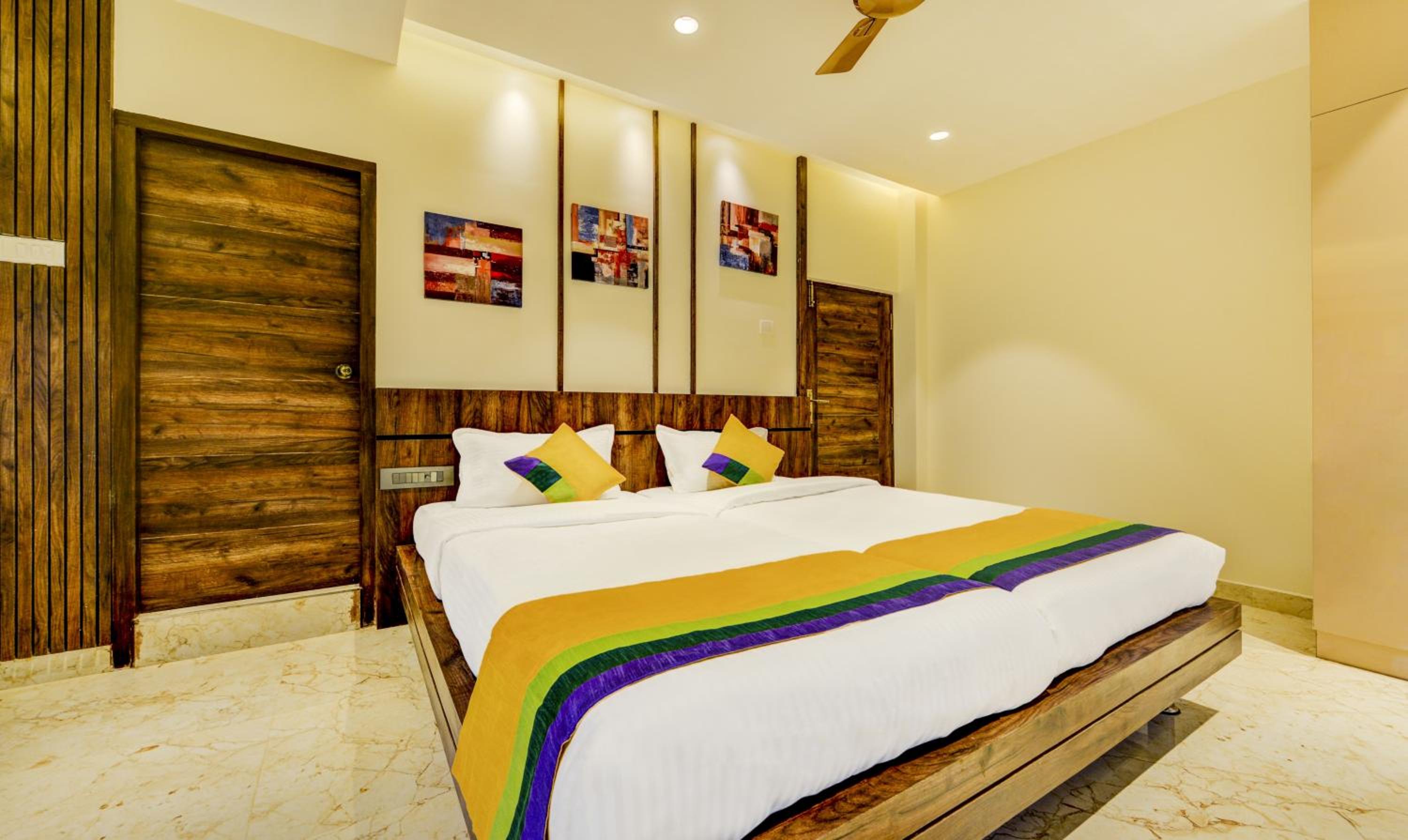 Deluxe Room - Photo 13