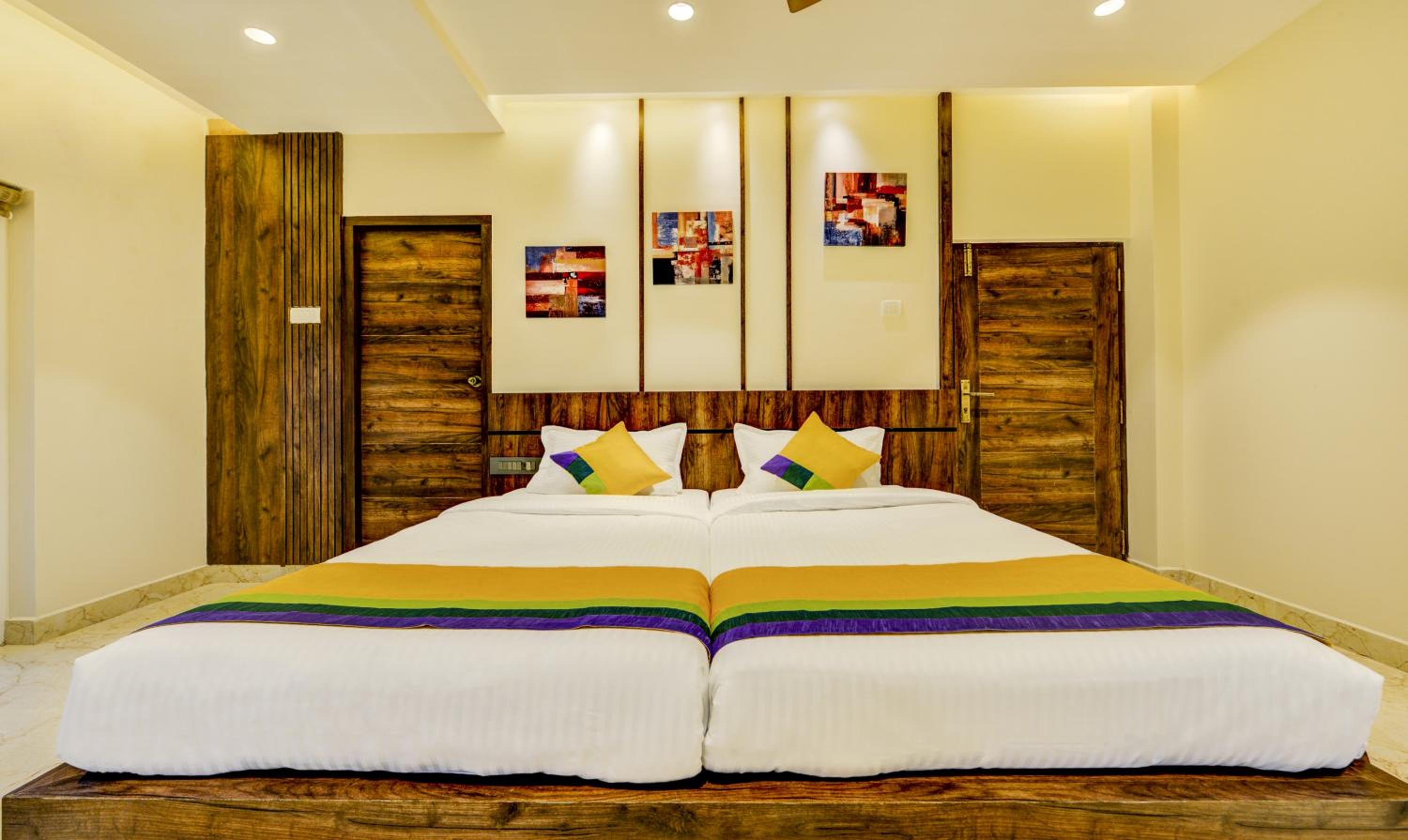 Deluxe Room - Photo 10