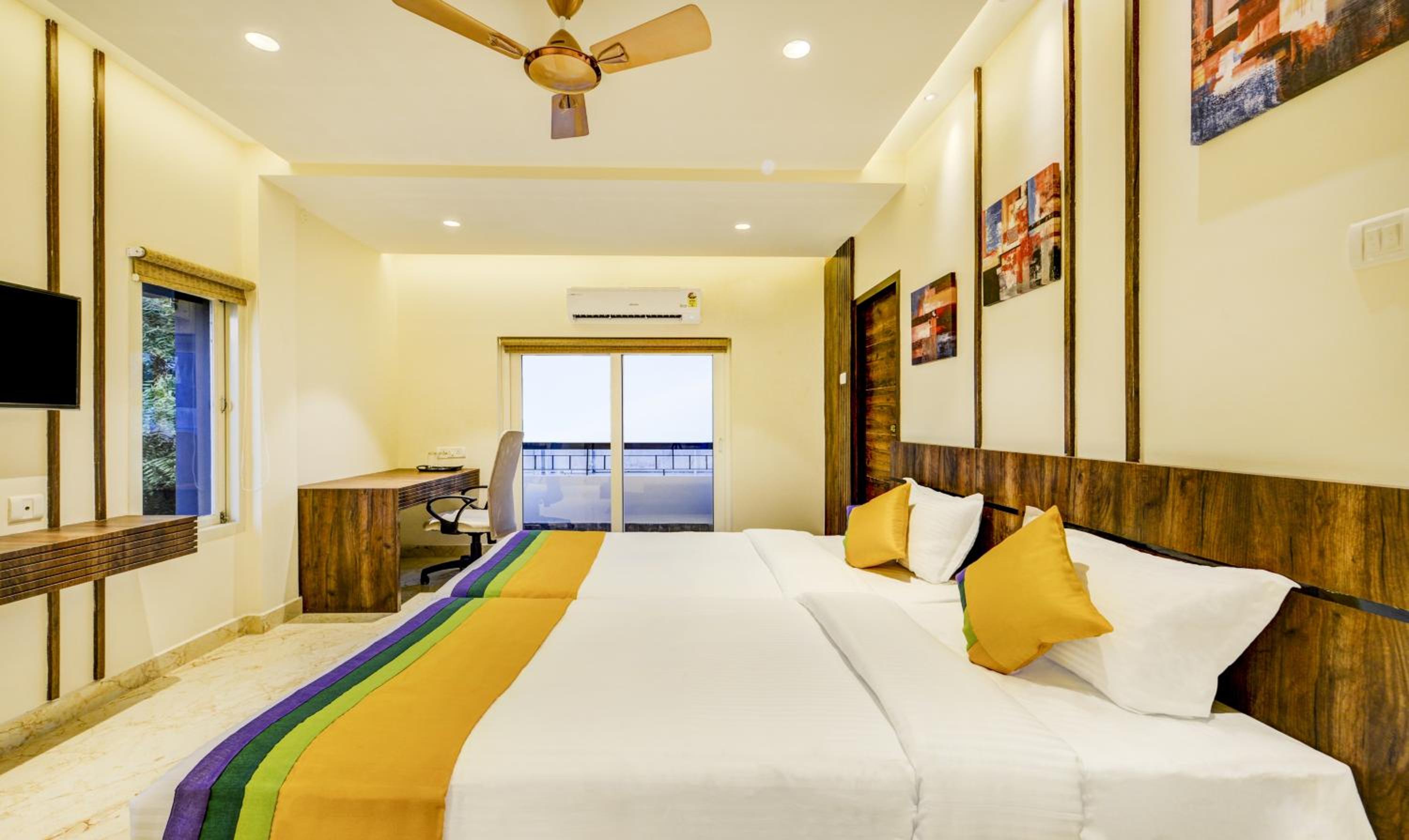 Deluxe Room - Photo 9