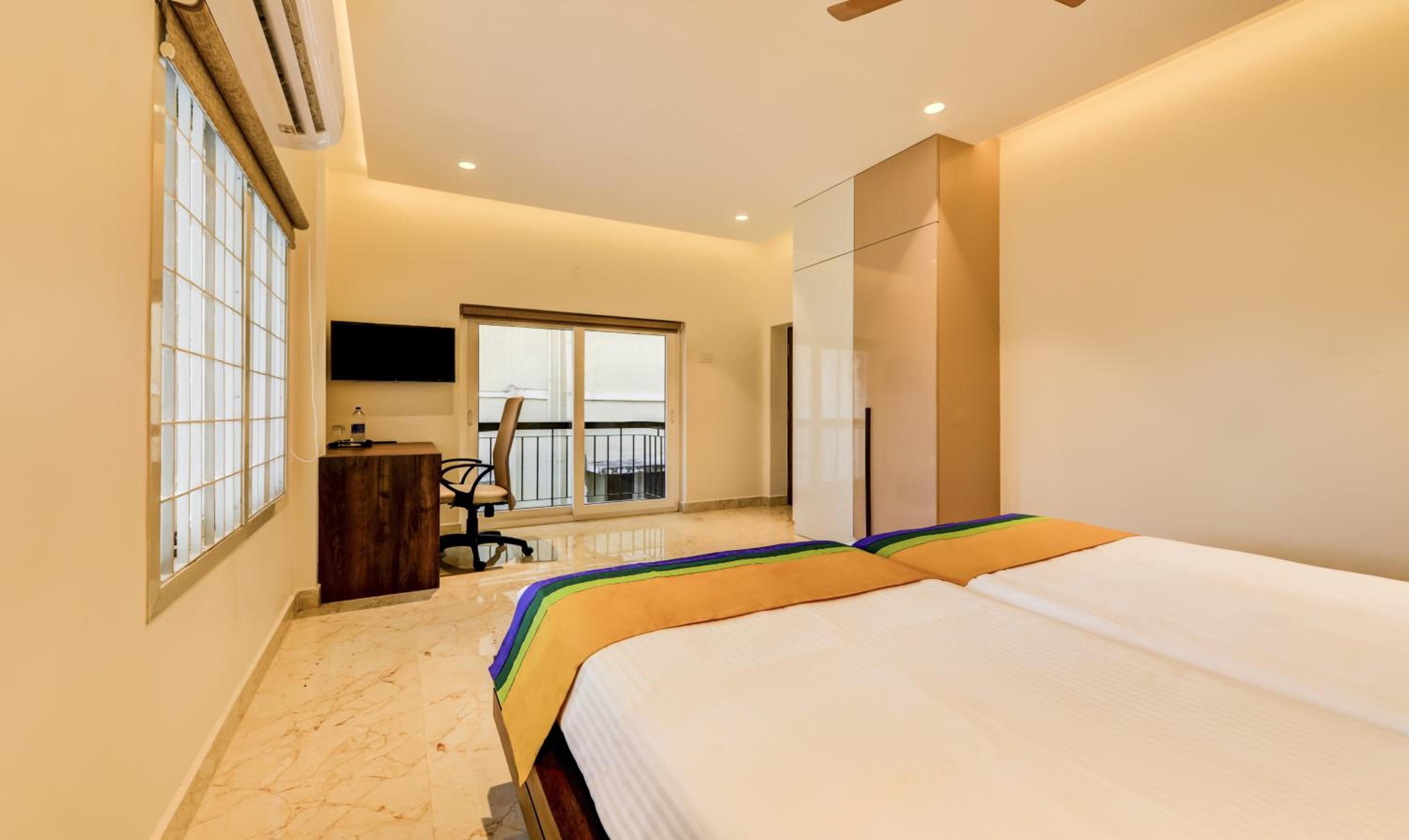 Deluxe Room - Photo 6