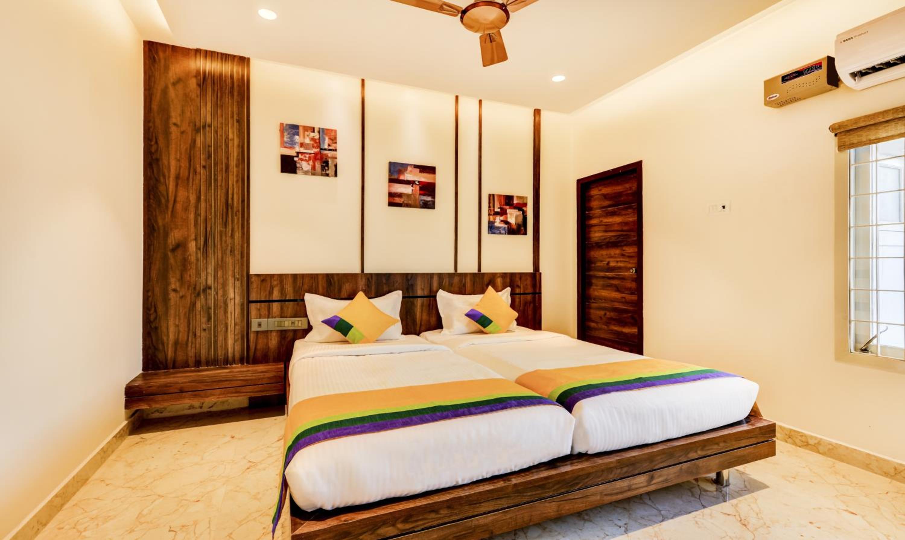 Deluxe Room - Photo 12