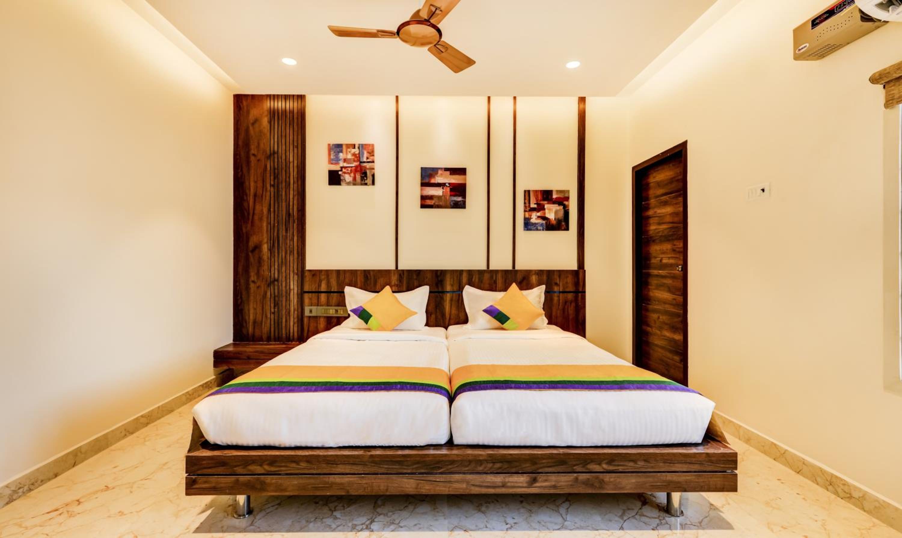 Deluxe Room - Photo 11