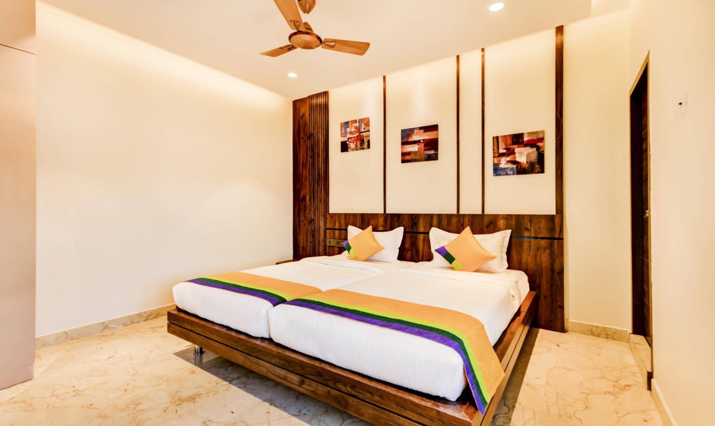 Deluxe Room - Photo 14