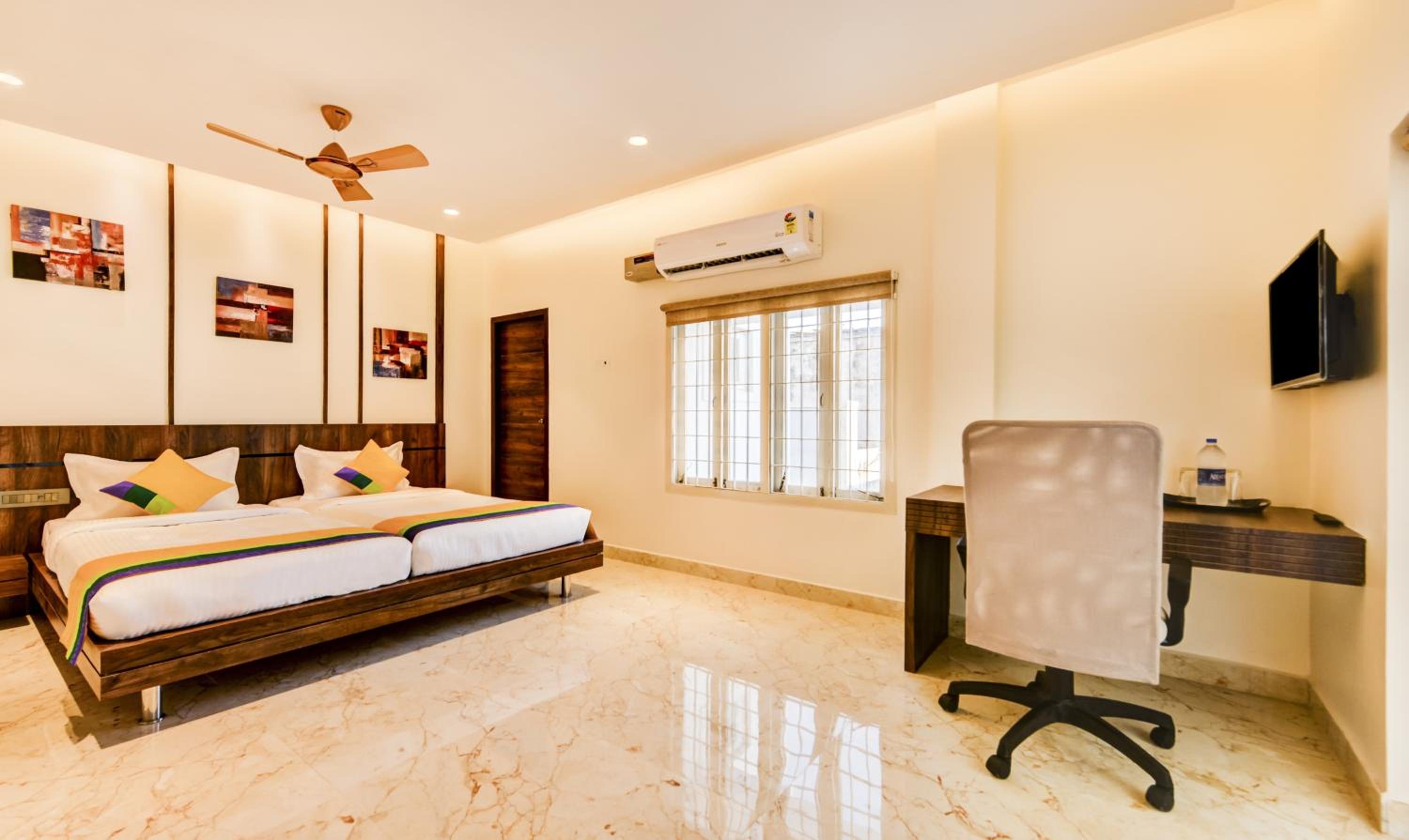 Deluxe Room - Photo 8