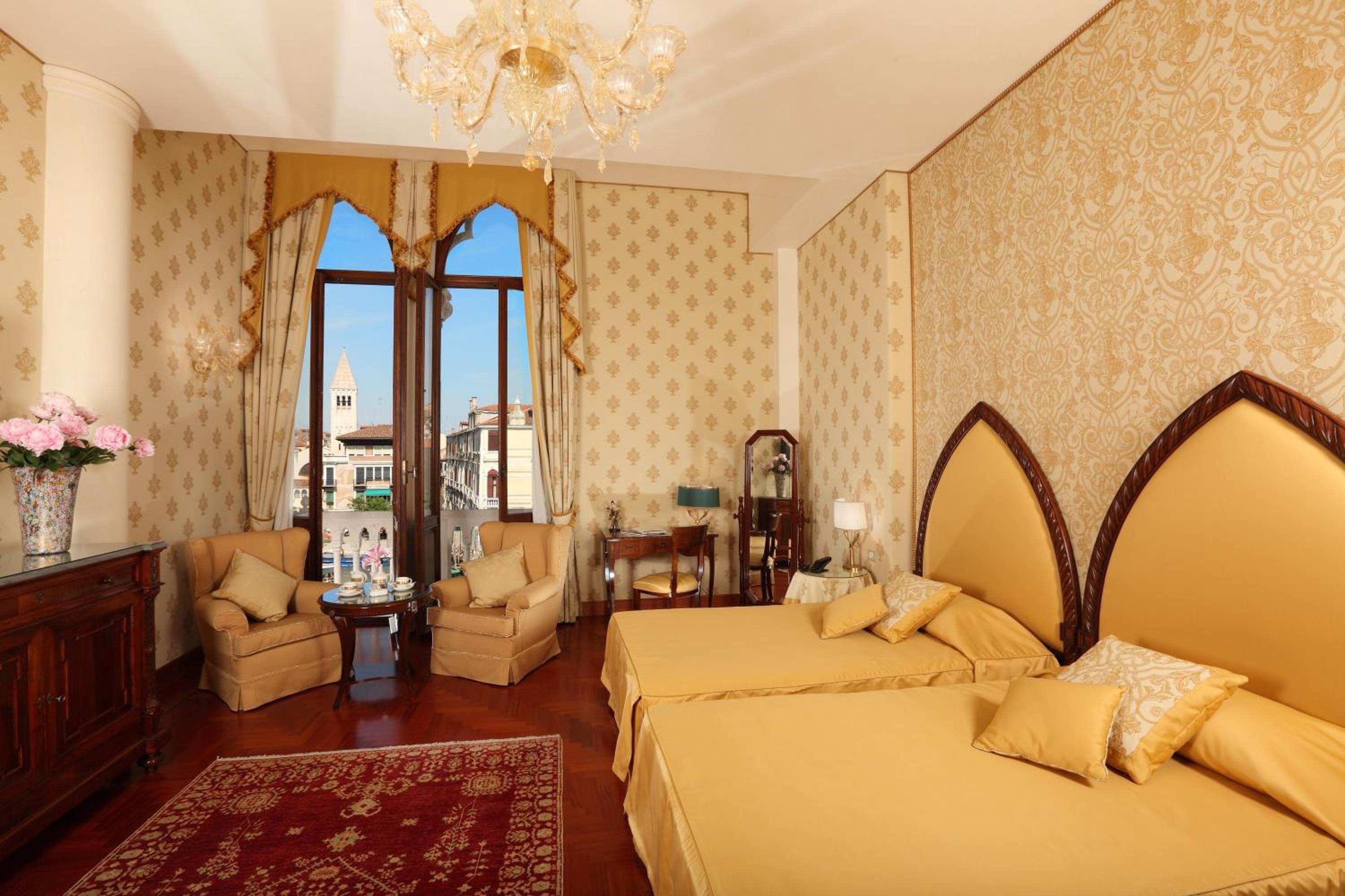 Junior Suite with Grand Canal View and Full Breakfast