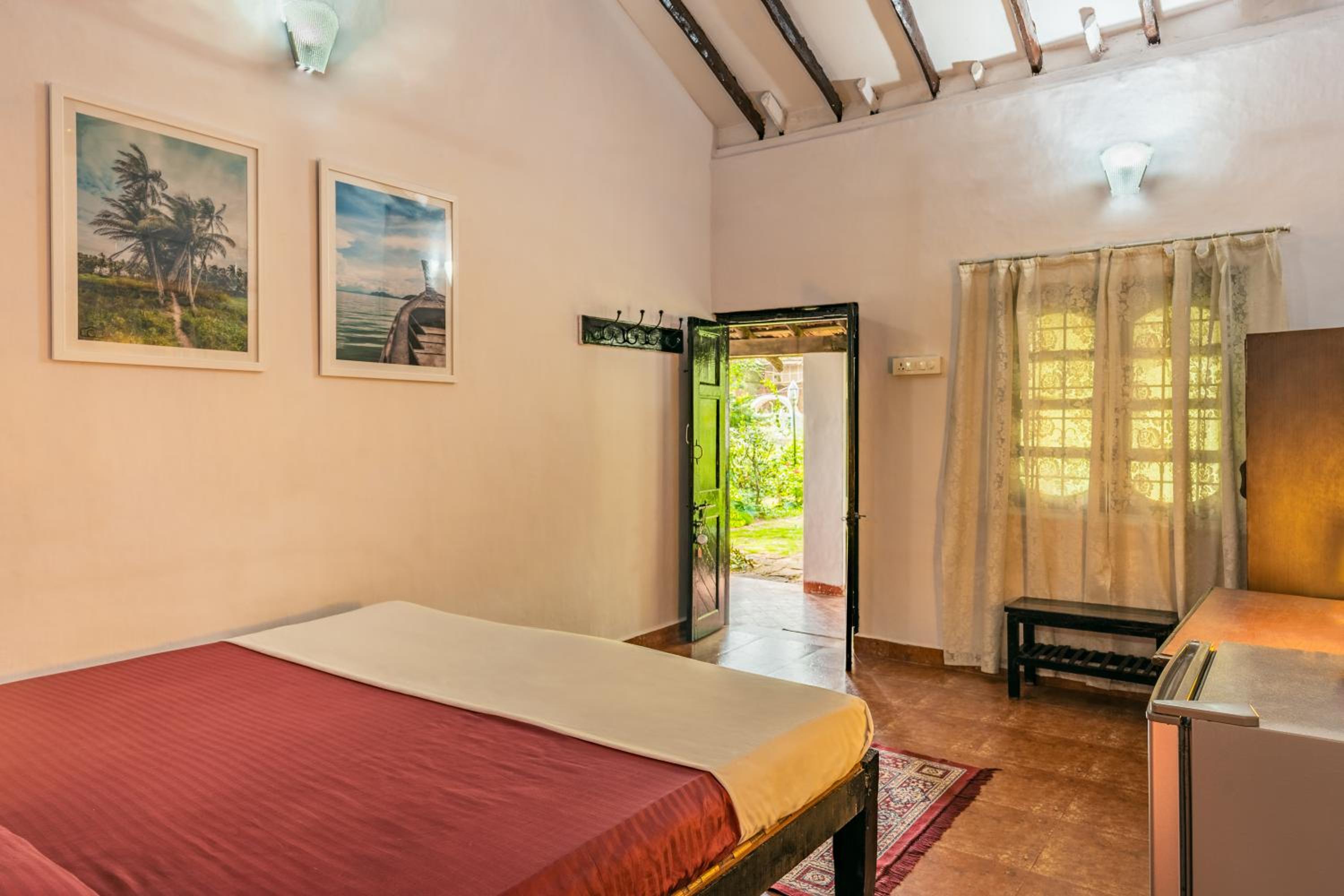 Standard Twin Room with Garden View - Photo 8